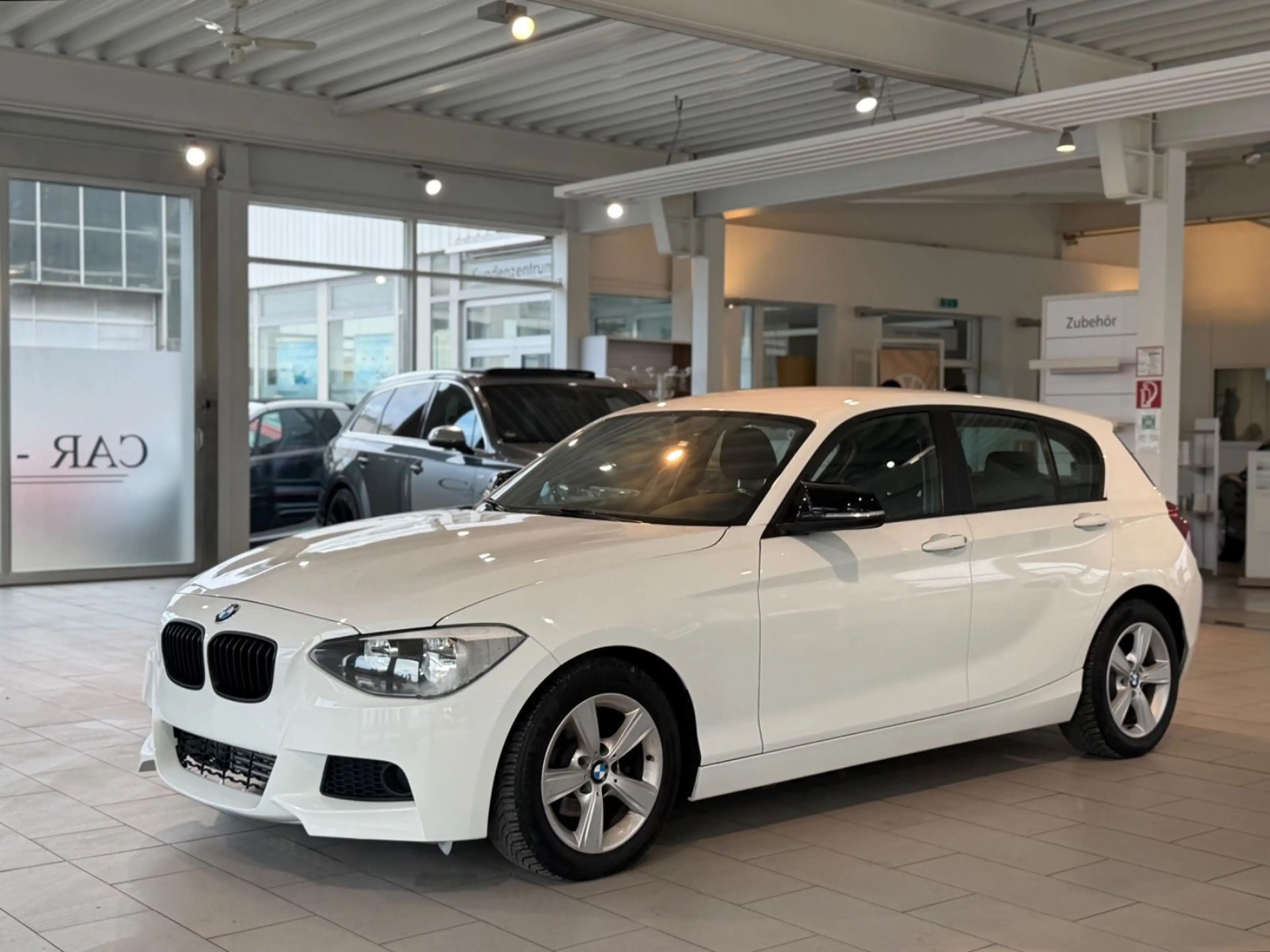 BMW 116 1 Limousine 5-trg. 116 i* M-OPTIK * SPORT * — photo 2