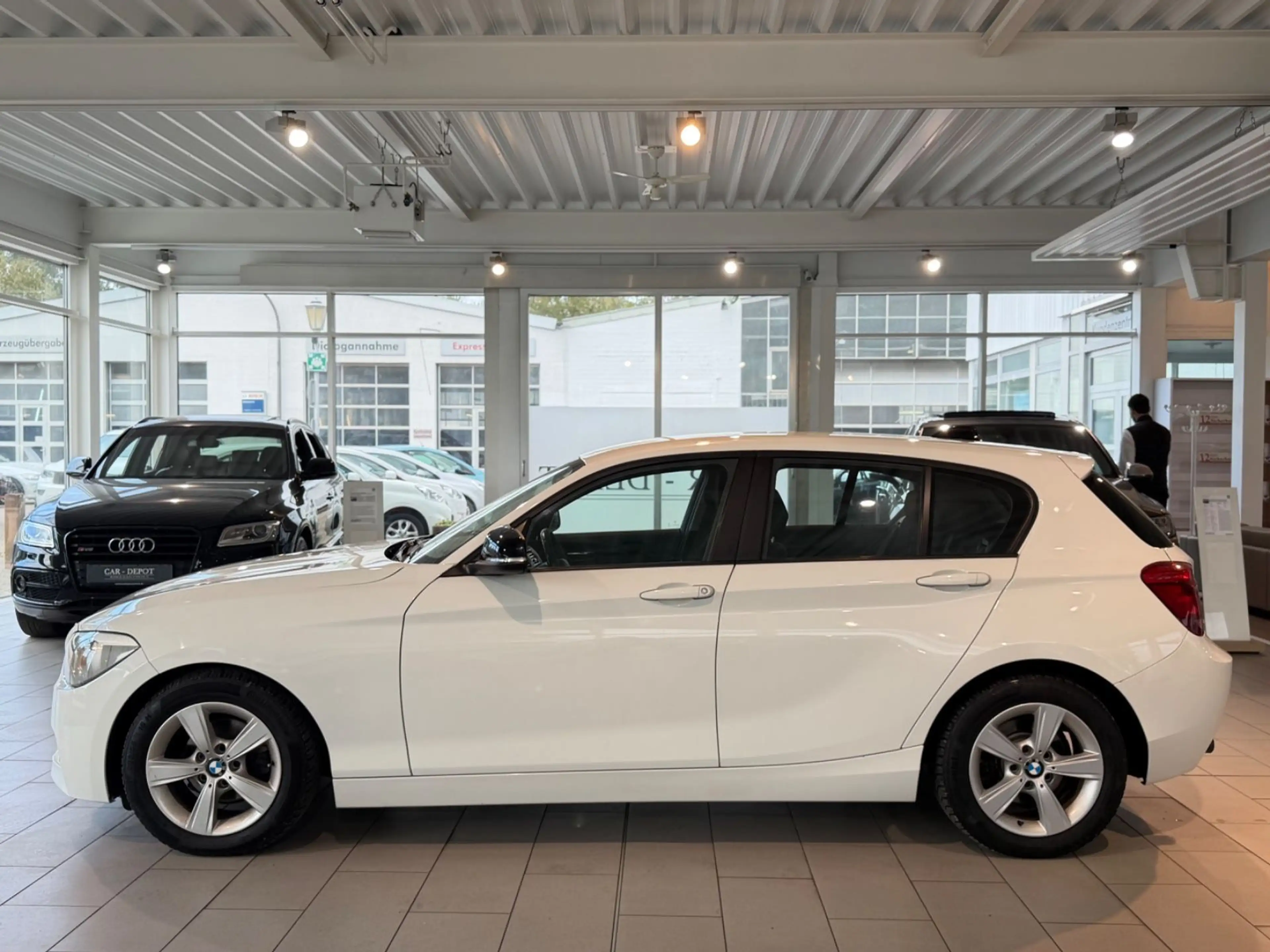 BMW 116 1 Limousine 5-trg. 116 i* M-OPTIK * SPORT * — photo 3
