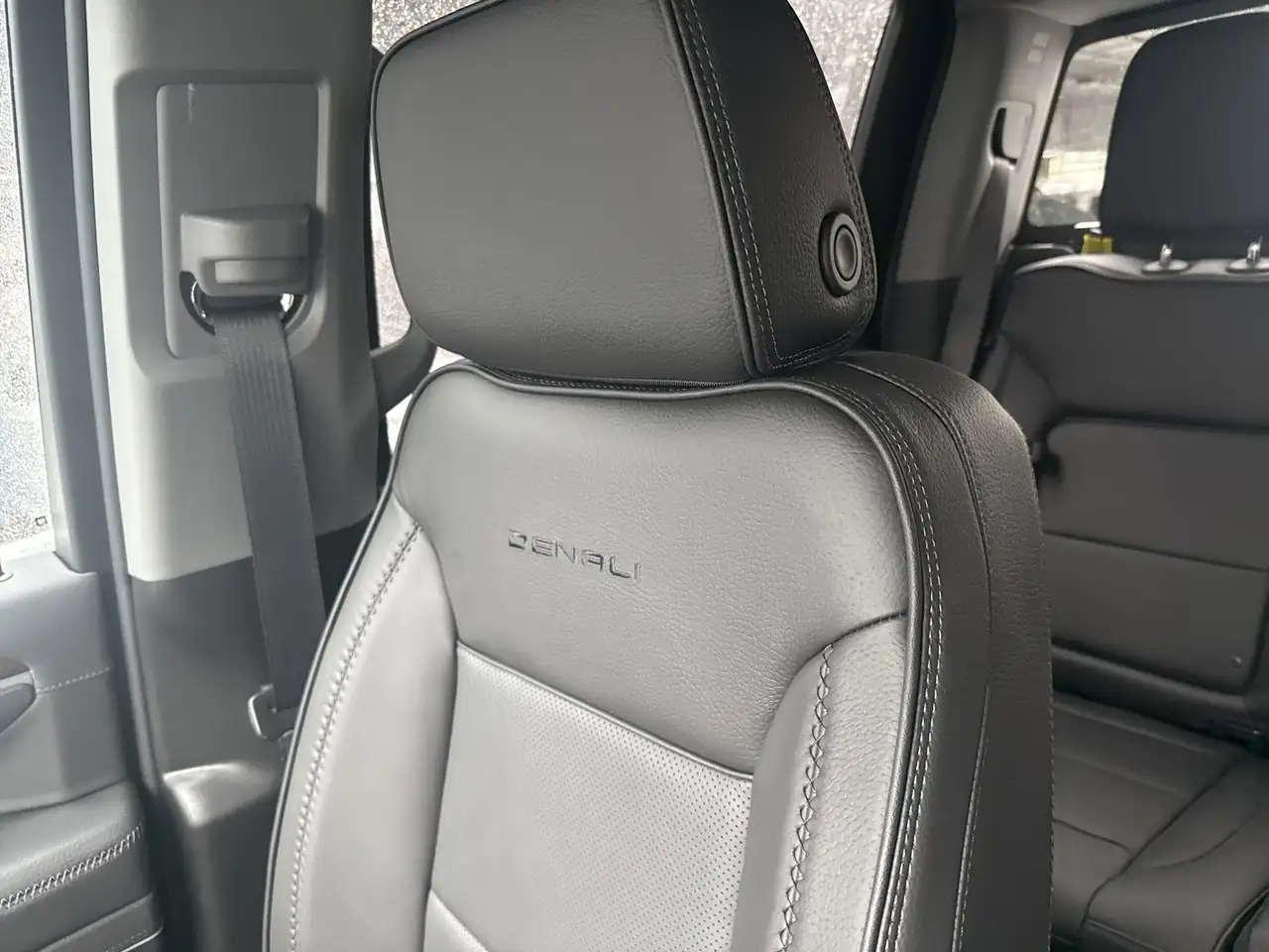 GMC Sierra 3500HD снимка GMC Sierra 3500HD