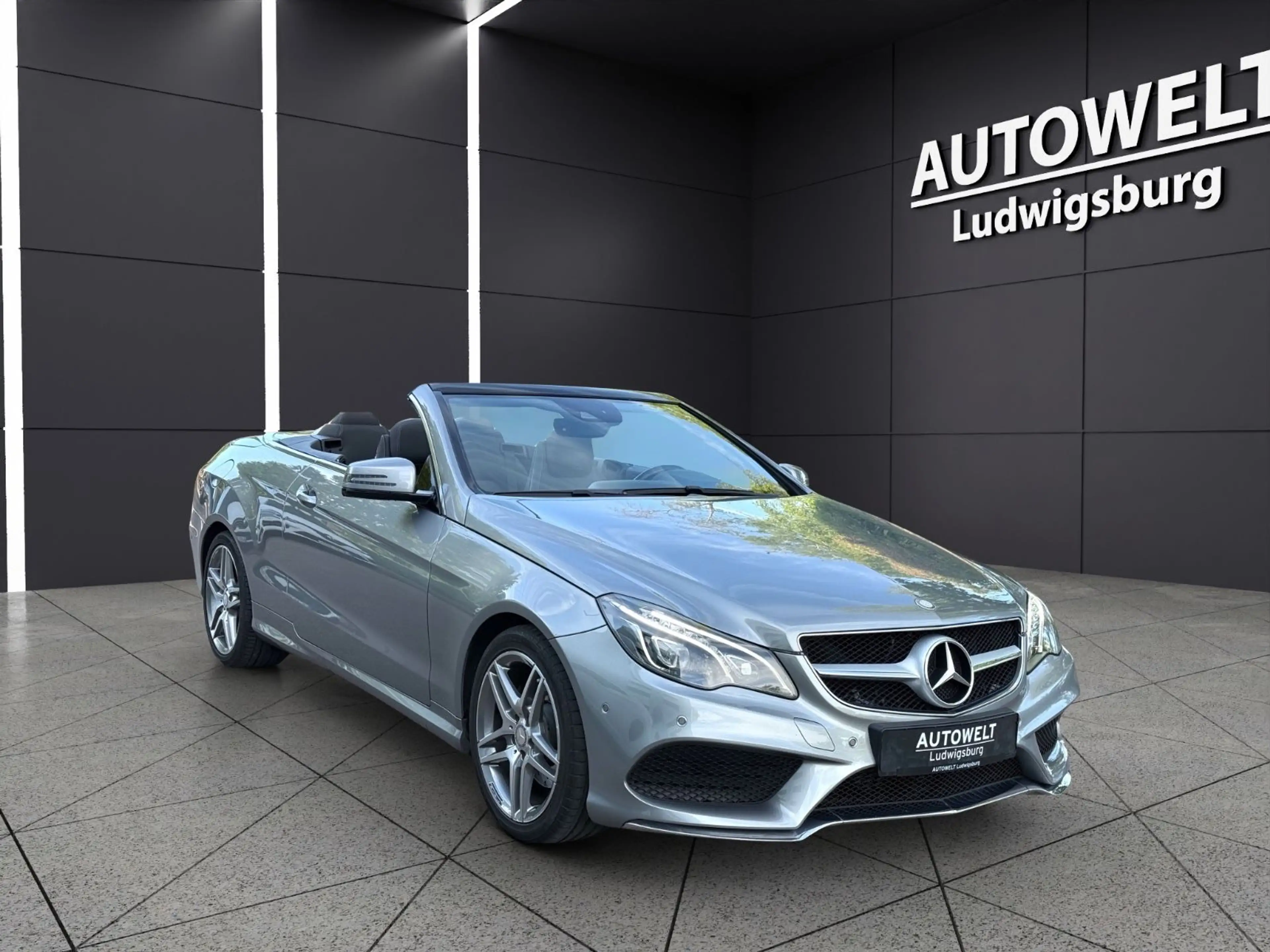 Mercedes-Benz E 250 E250 Cabrio AMG Line LED-NAVI-LEDER-PDC — photo 3