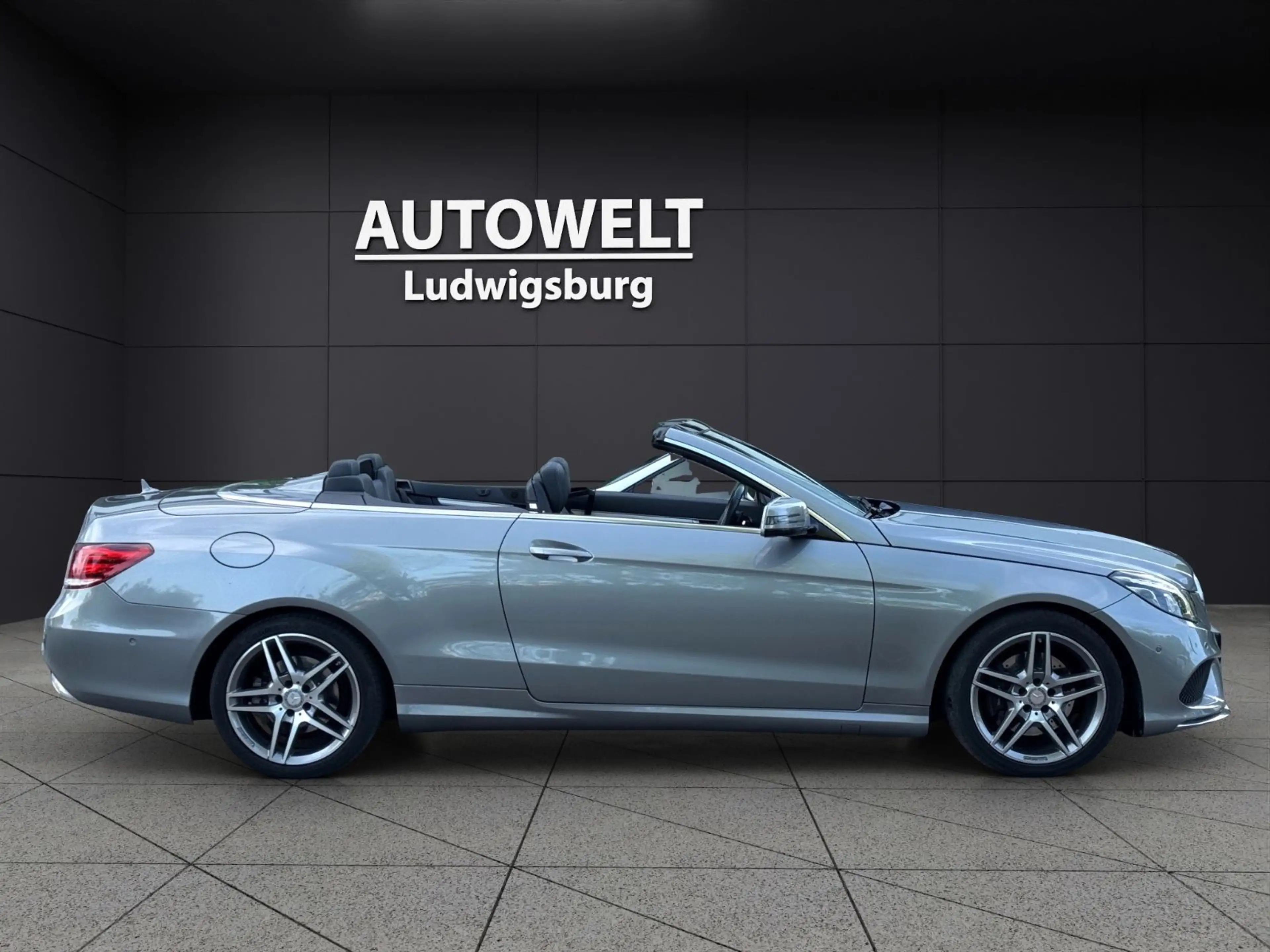 Mercedes-Benz E 250 E250 Cabrio AMG Line LED-NAVI-LEDER-PDC — photo 4