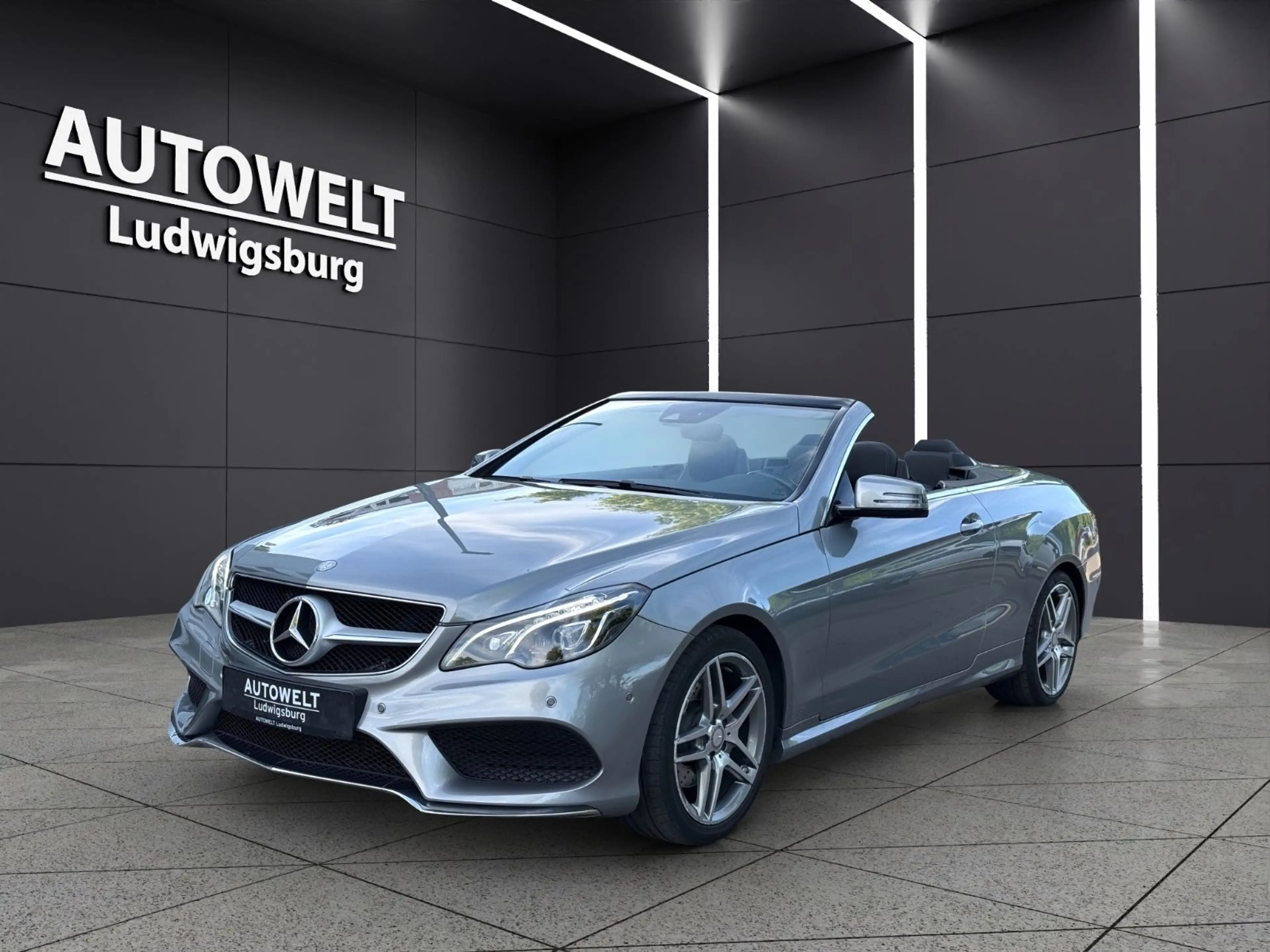 Mercedes-Benz E 250 E250 Cabrio AMG Line LED-NAVI-LEDER-PDC