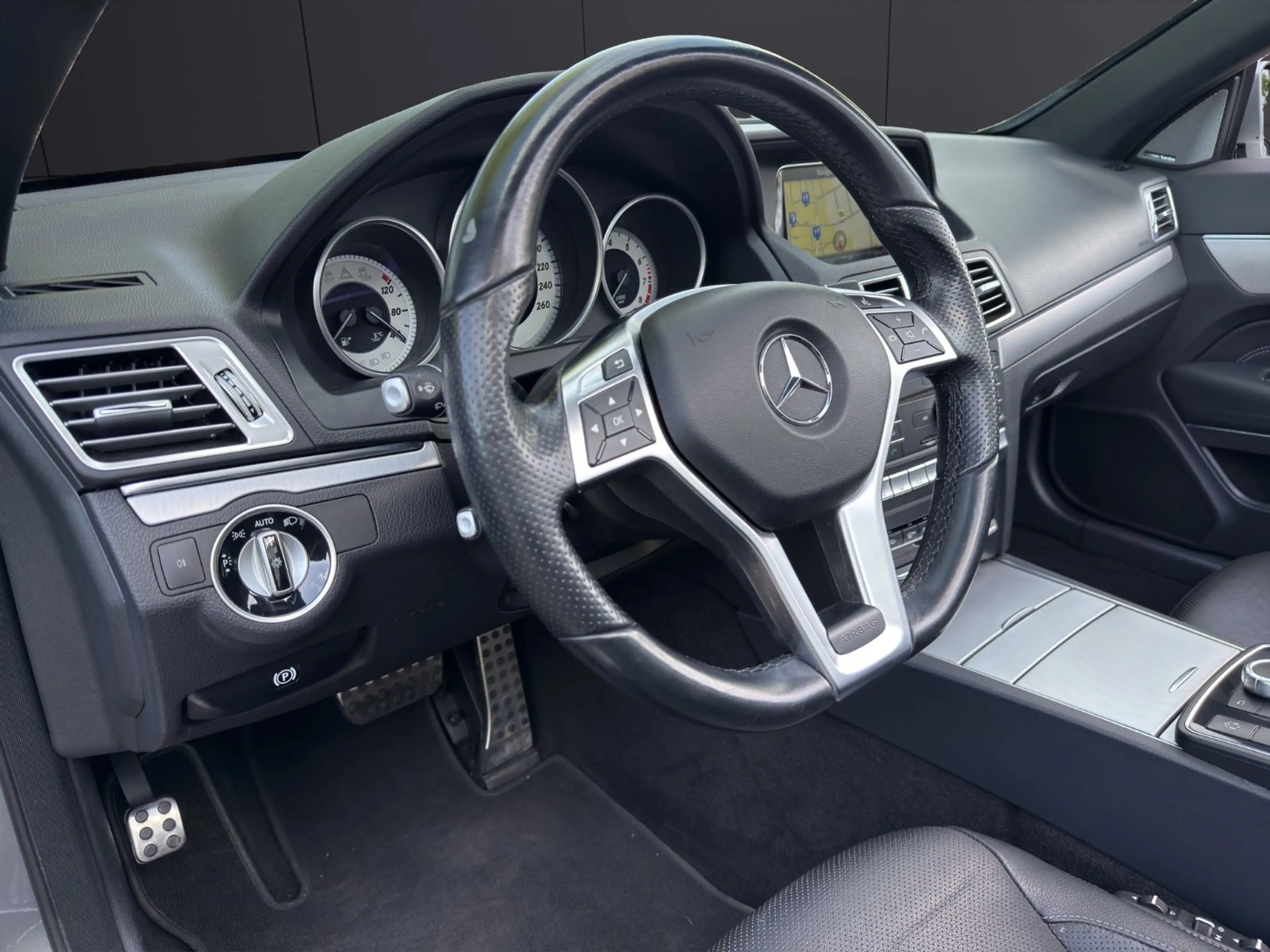 Mercedes-Benz E 250 E250 Cabrio AMG Line LED-NAVI-LEDER-PDC — photo 11