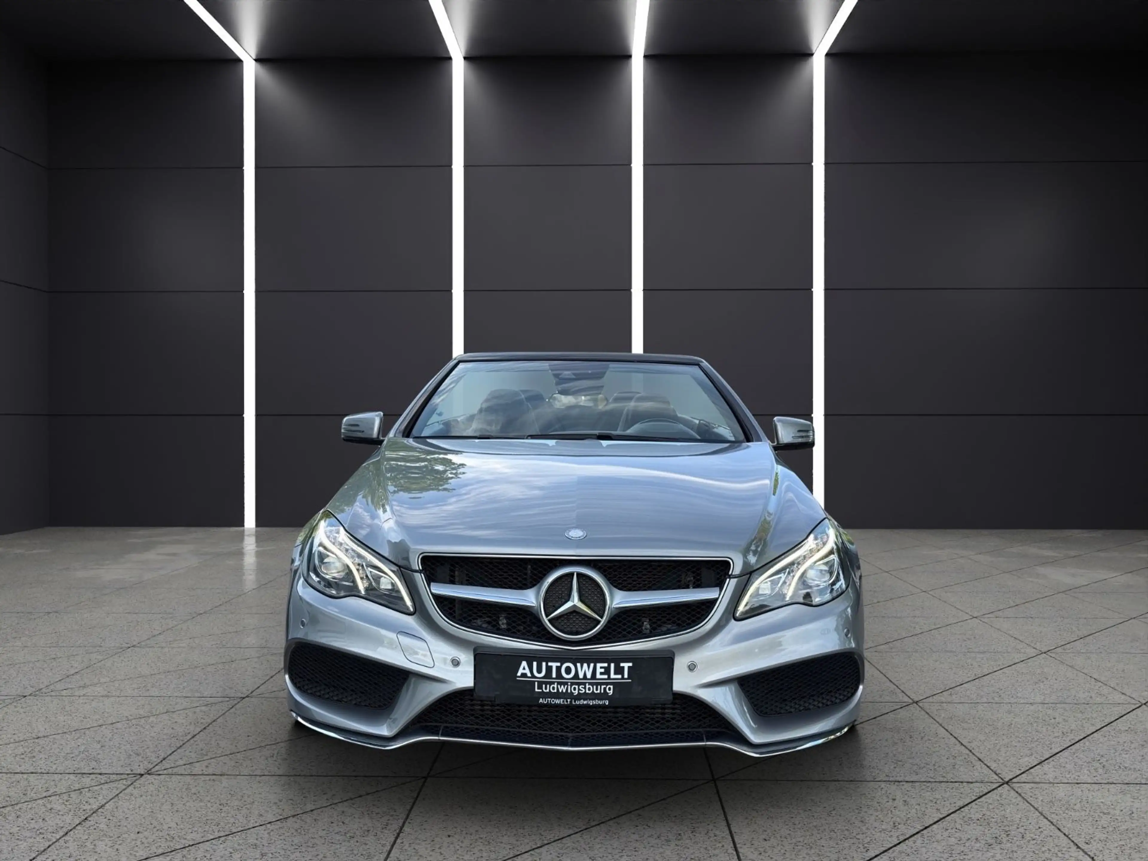 Mercedes-Benz E 250 E250 Cabrio AMG Line LED-NAVI-LEDER-PDC — photo 2