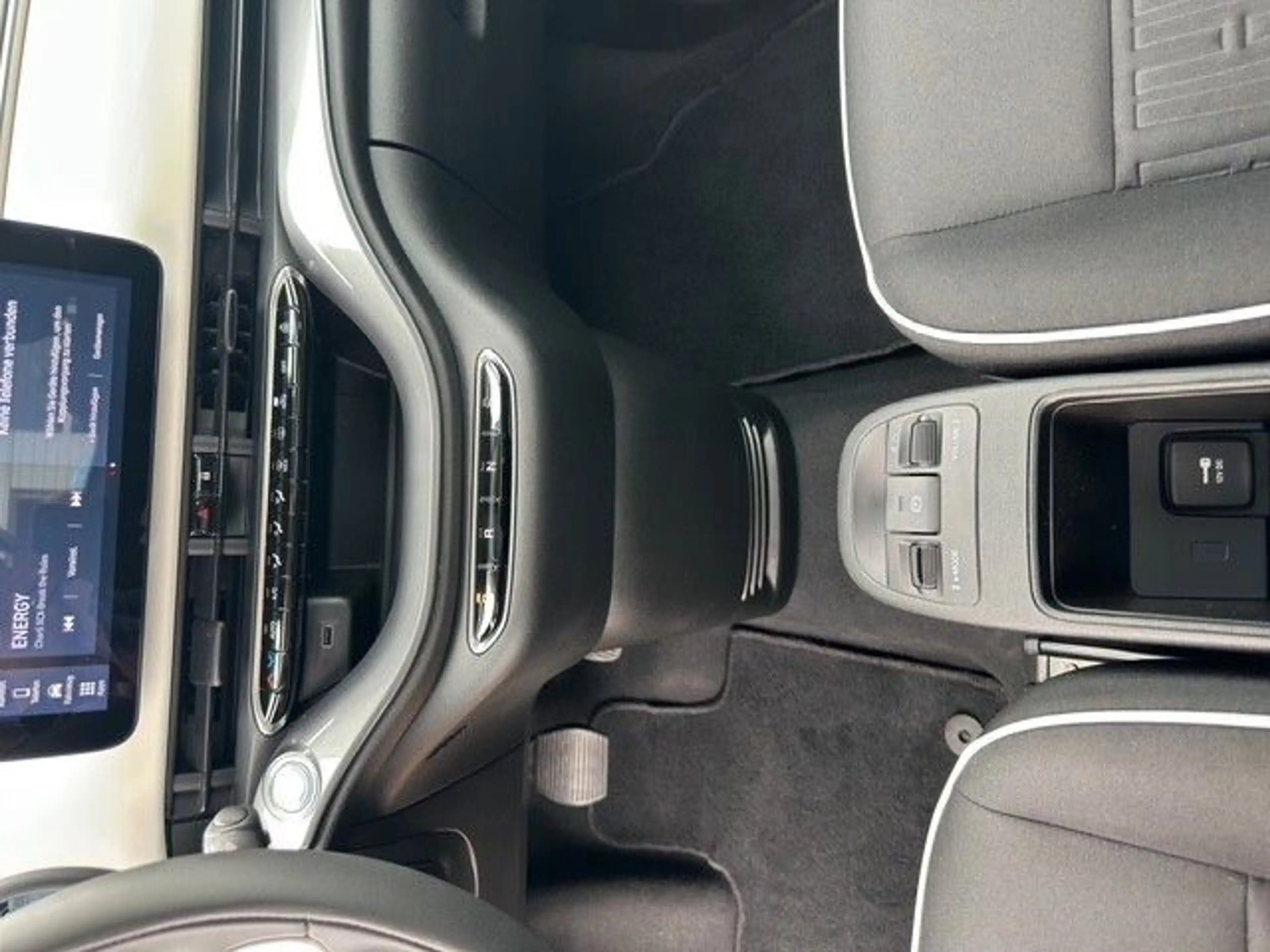 Fiat 500e 42 kWh Basis NAVI KLIMA Bluetooth DAB+ — photo 9