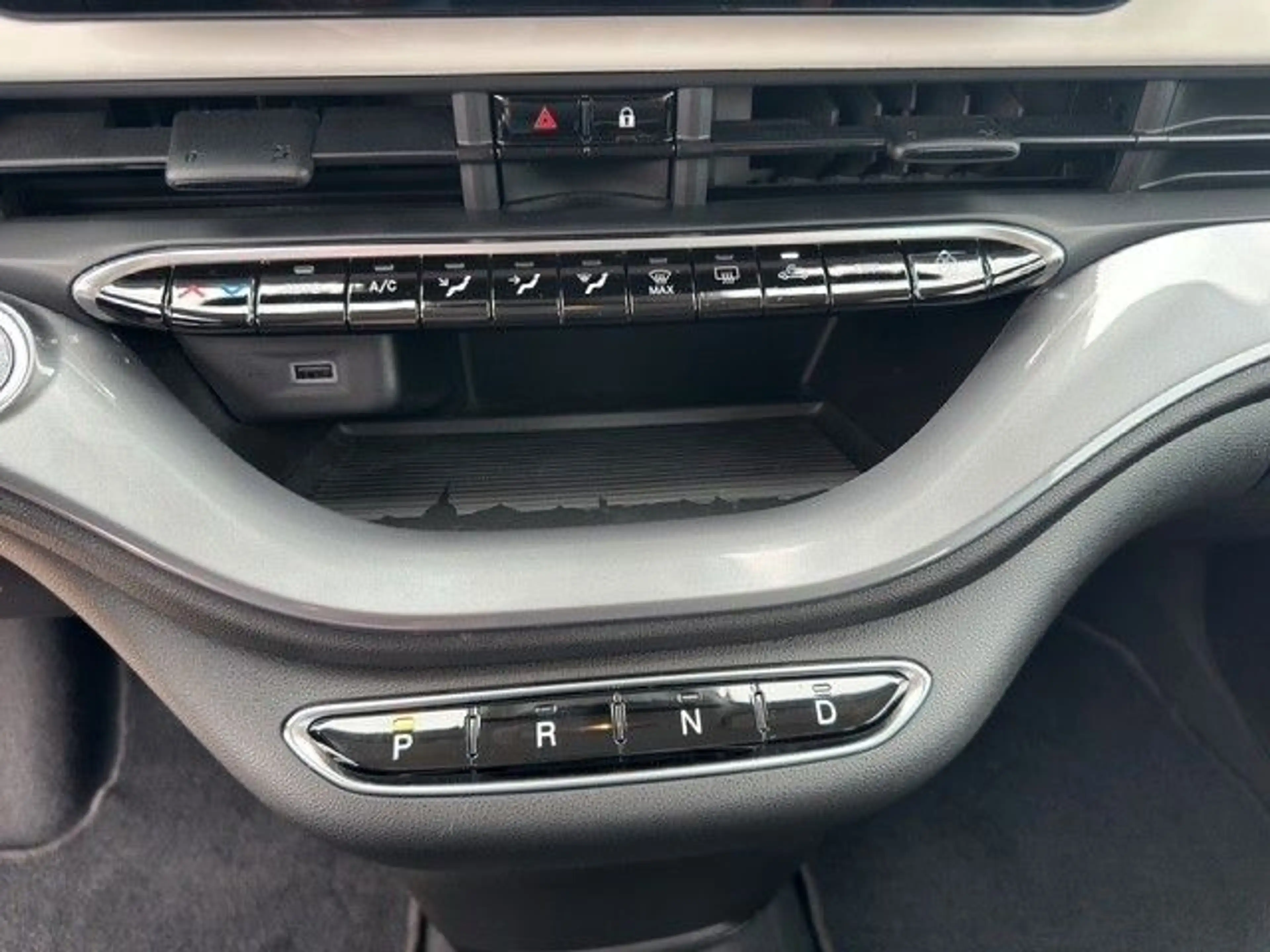 Fiat 500e 42 kWh Basis NAVI KLIMA Bluetooth DAB+ — photo 8