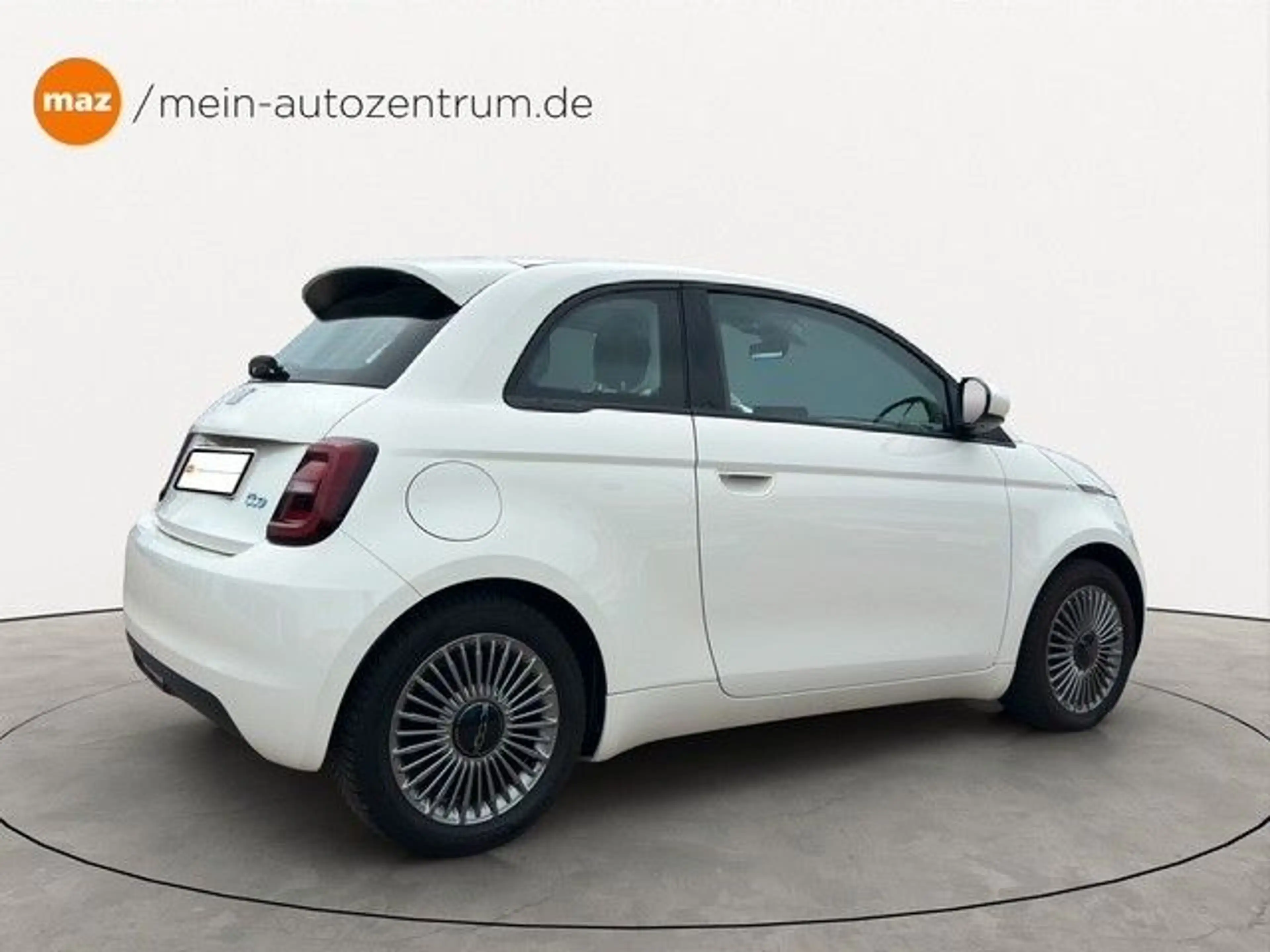 Fiat 500e 42 kWh Basis NAVI KLIMA Bluetooth DAB+ — photo 3