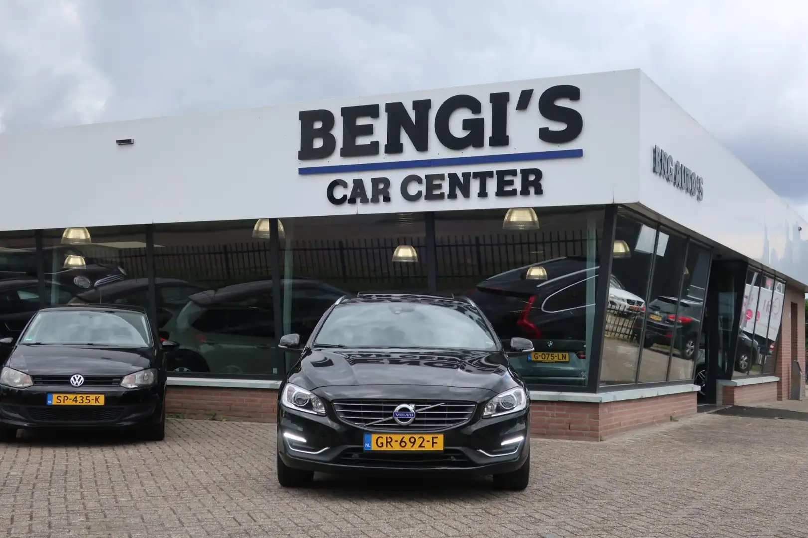 Volvo V60 2.4 D6 Twin Engine R-Design 2e EIG_PANO_PDC V+A_19 Negru - 2