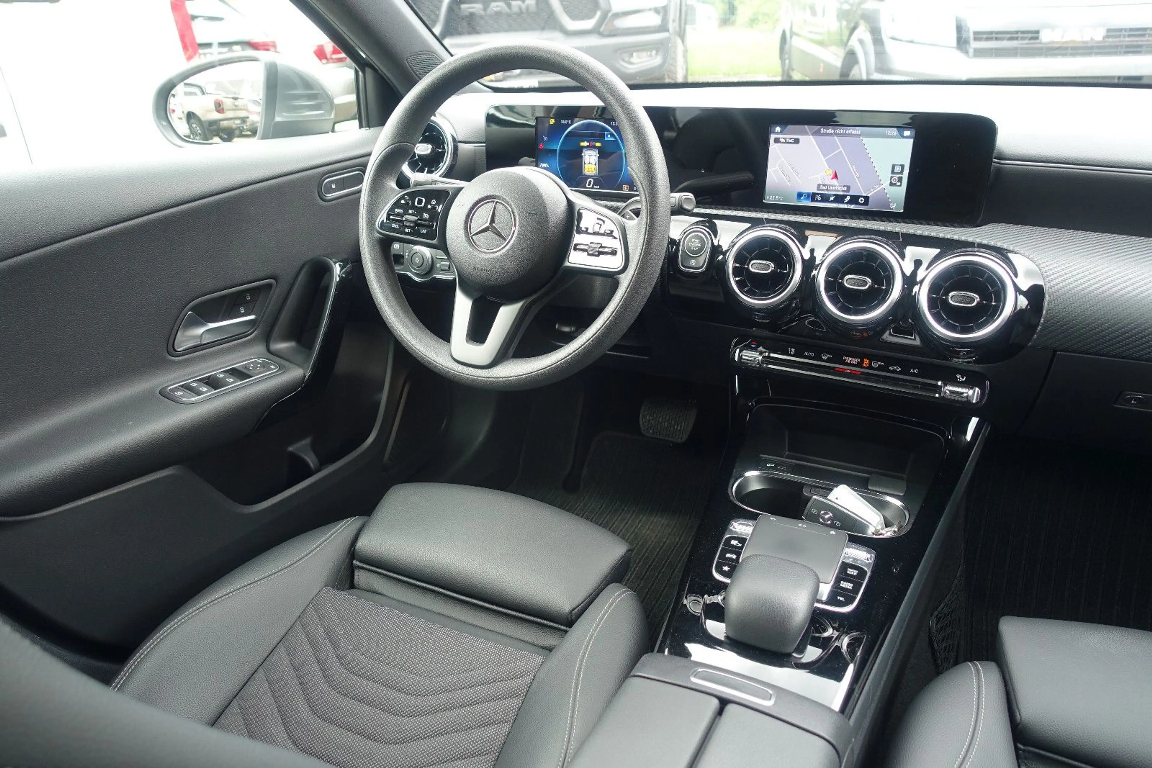 Mercedes-Benz A 180 d*LED High Perf*Tempomat*Leder*Navi*PDC* — photo 16
