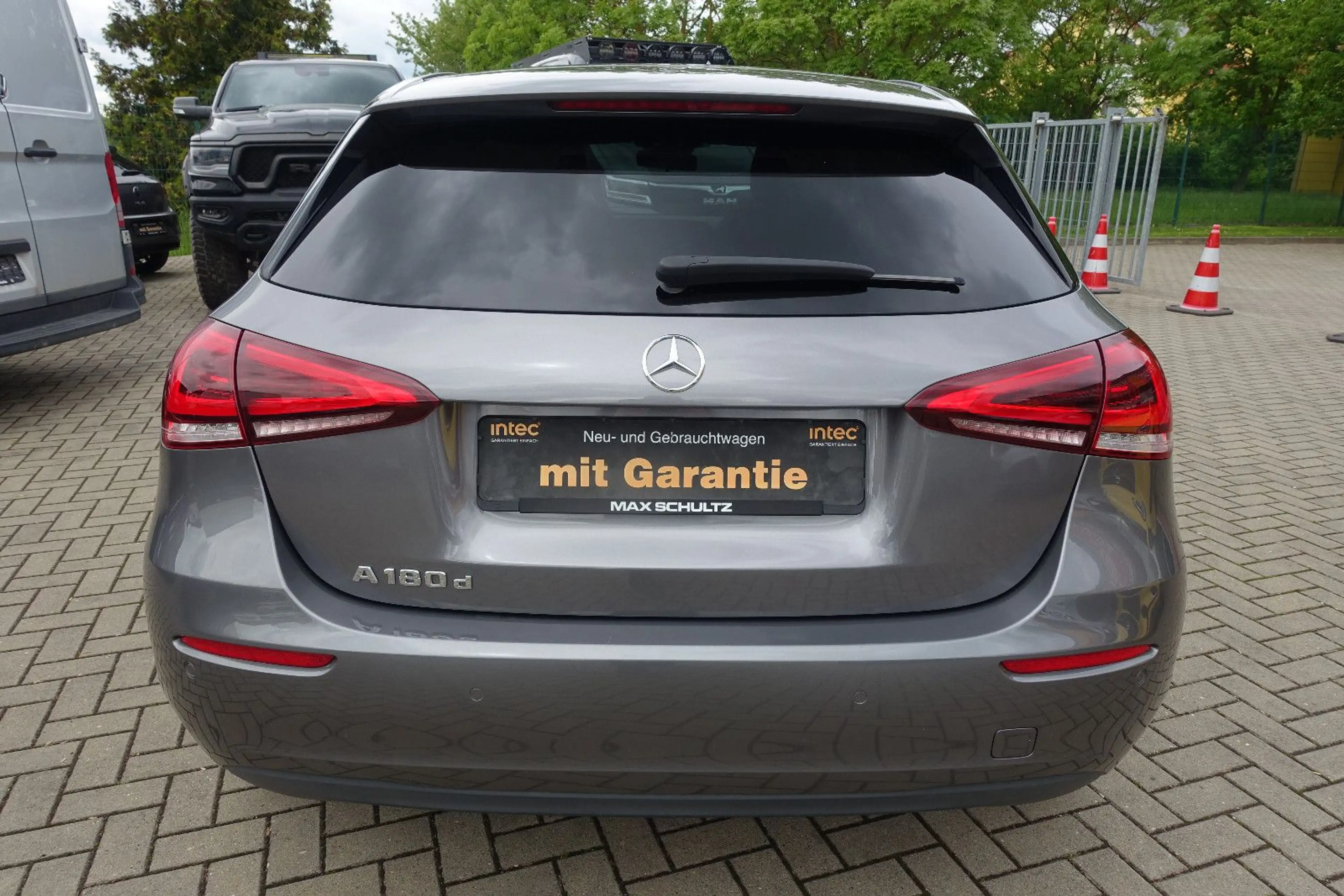 Mercedes-Benz A 180 d*LED High Perf*Tempomat*Leder*Navi*PDC* — photo 6