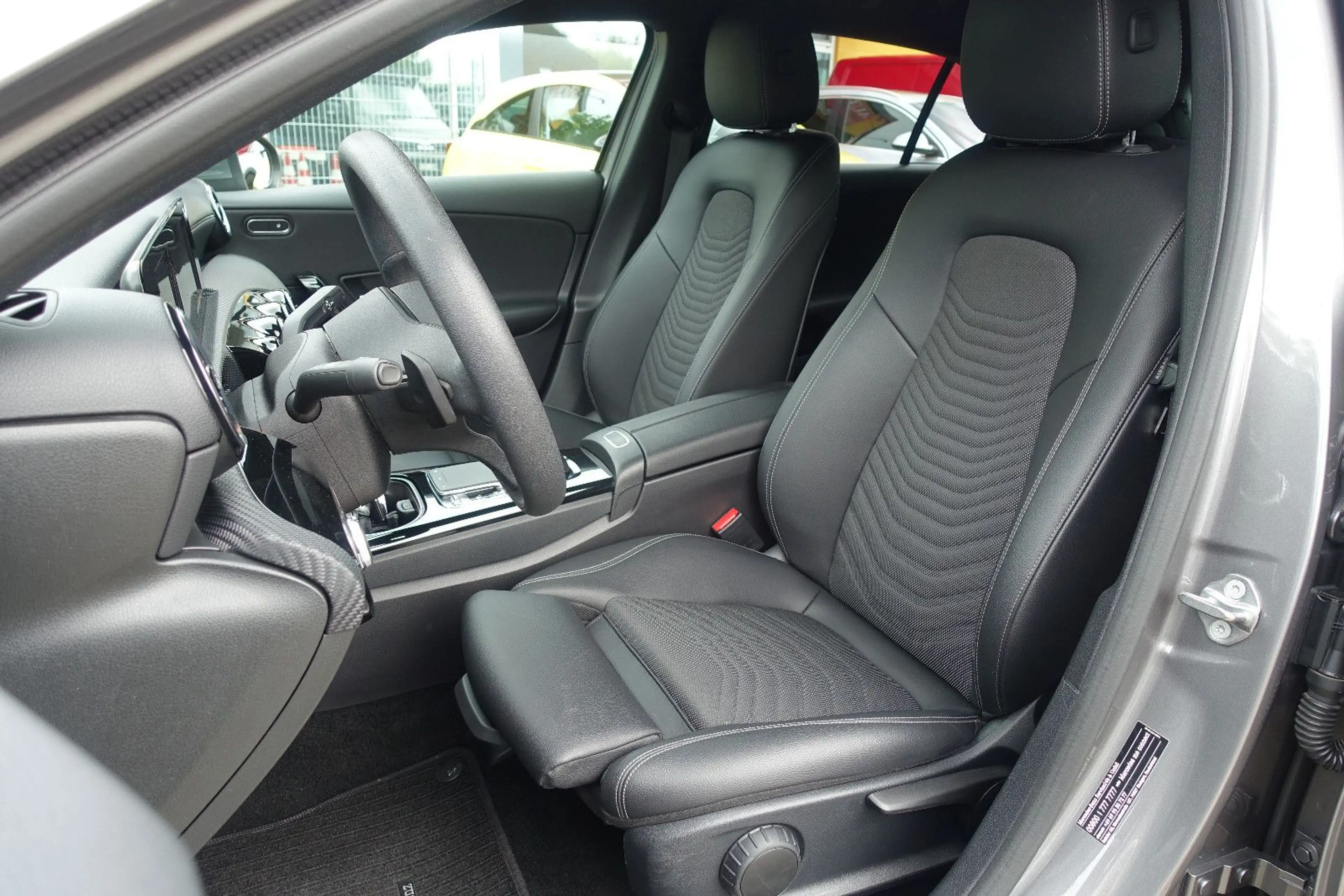 Mercedes-Benz A 180 d*LED High Perf*Tempomat*Leder*Navi*PDC* — photo 11