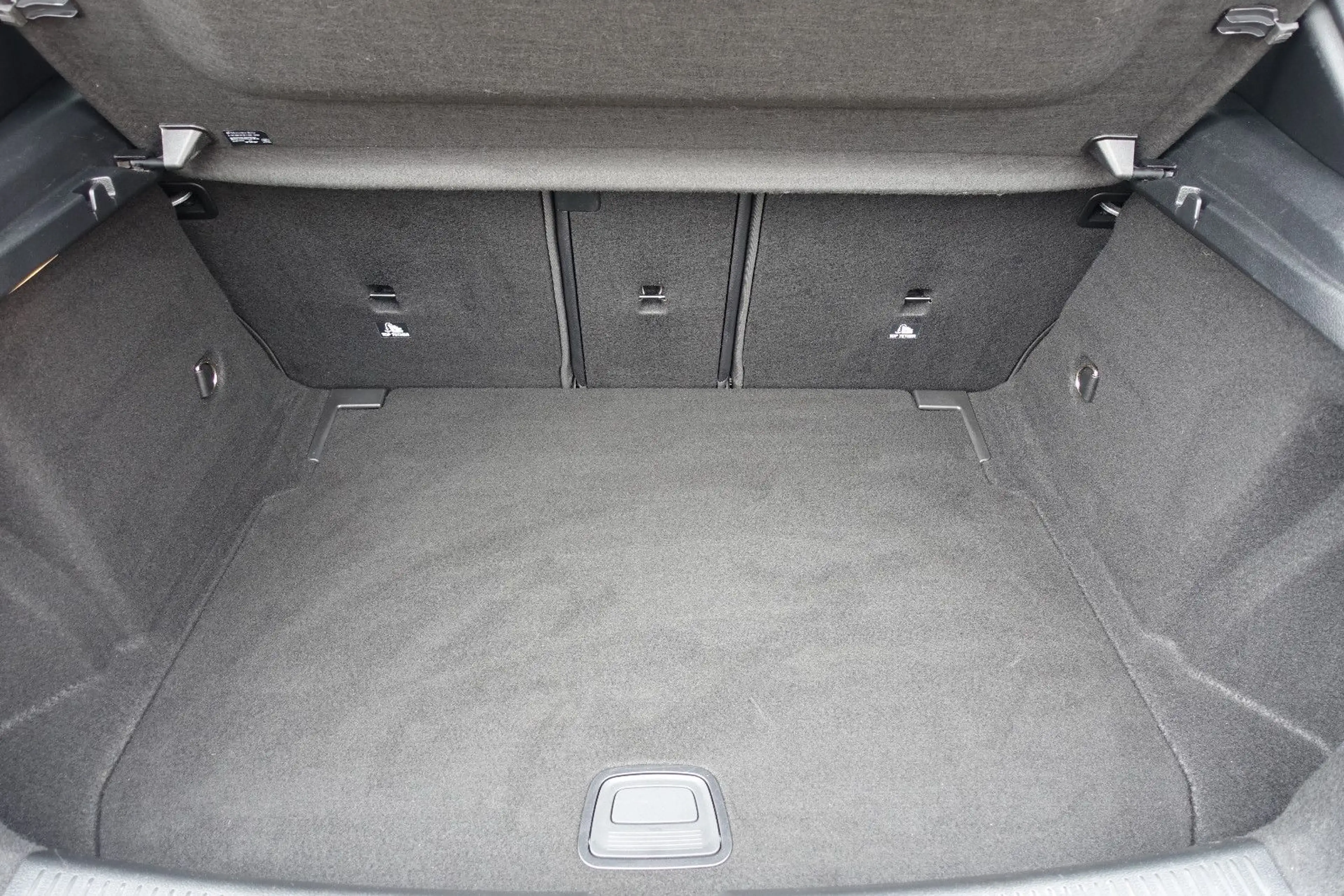 Mercedes-Benz A 180 d*LED High Perf*Tempomat*Leder*Navi*PDC* — photo 35