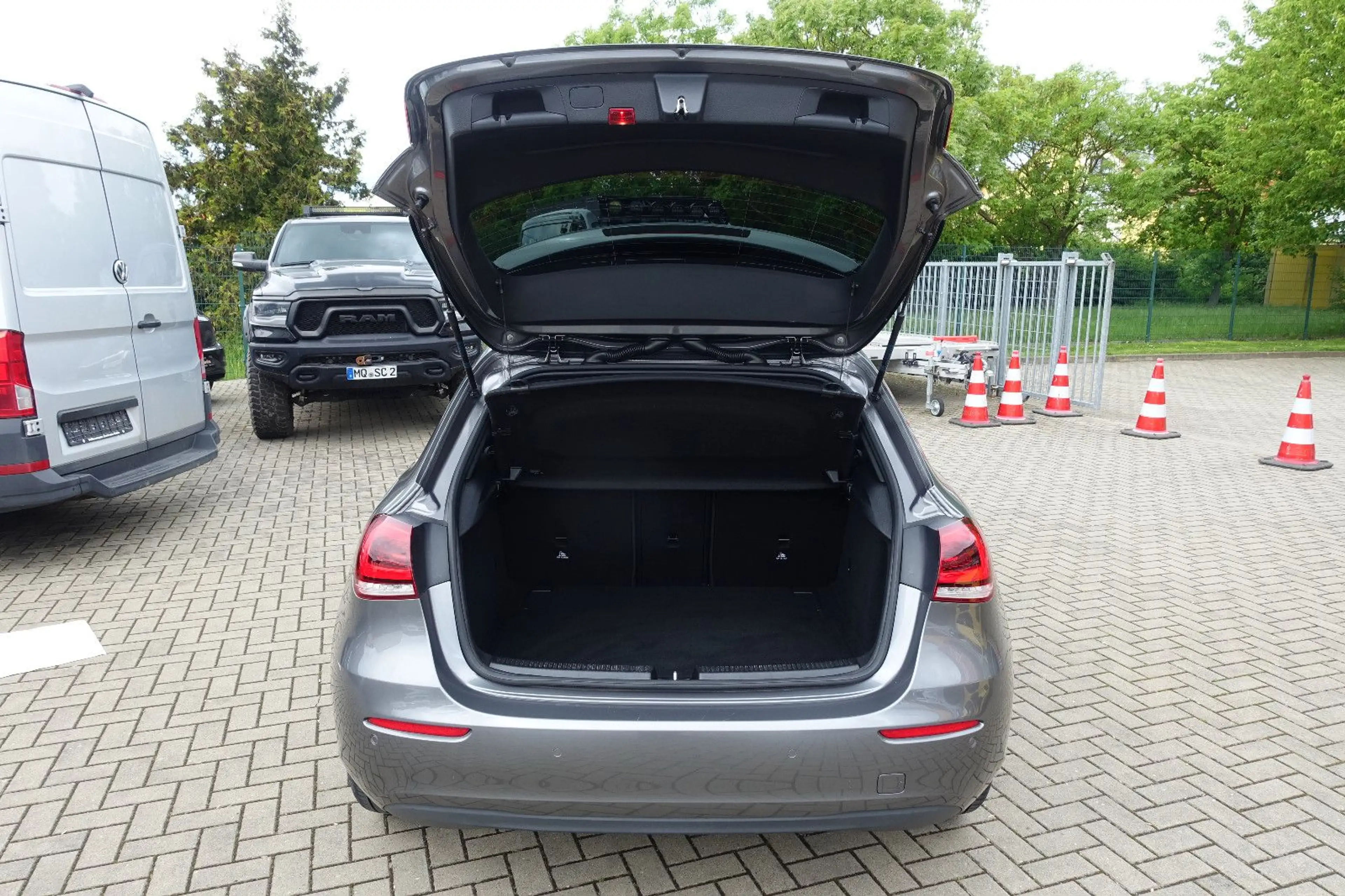 Mercedes-Benz A 180 d*LED High Perf*Tempomat*Leder*Navi*PDC* — photo 34