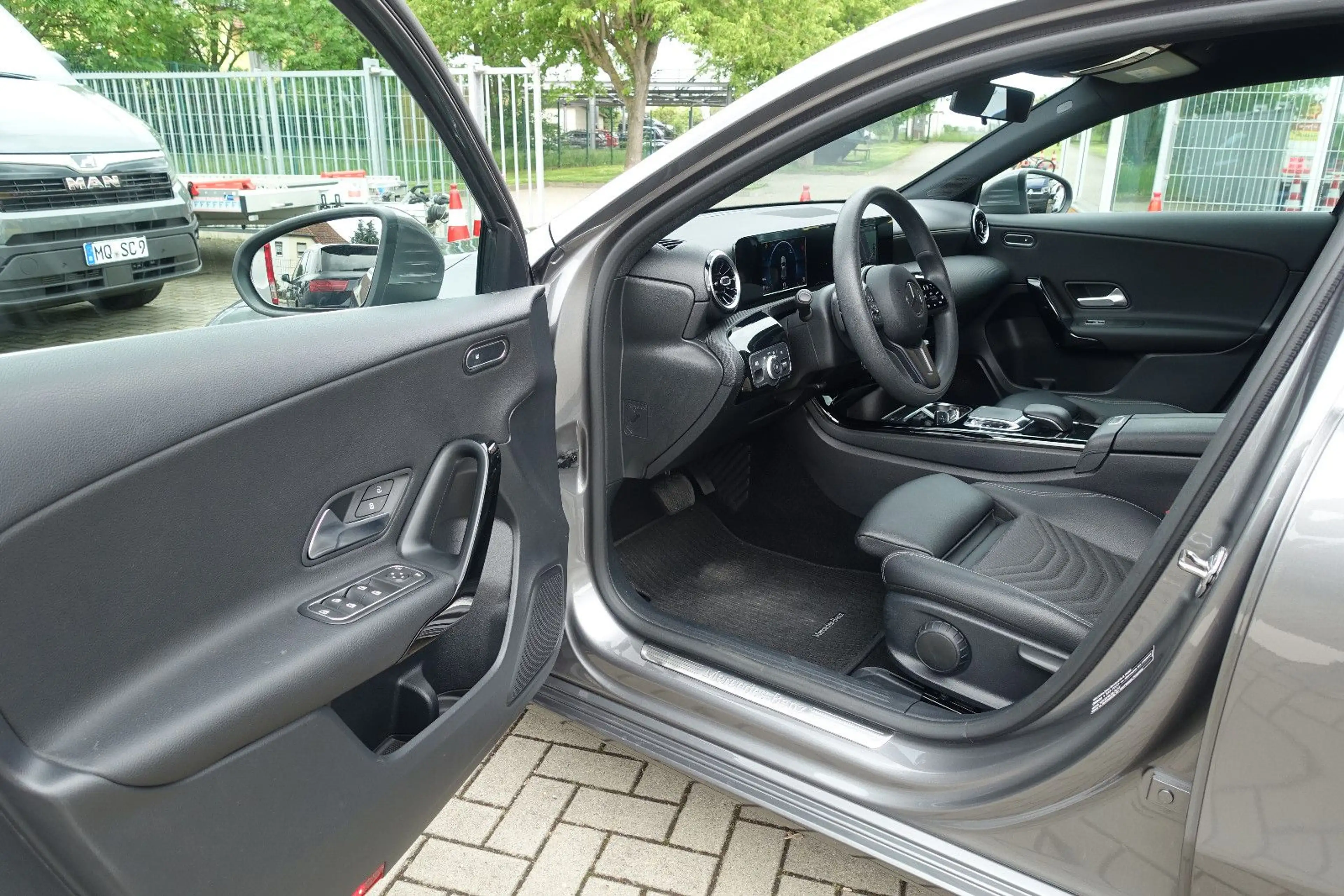 Mercedes-Benz A 180 d*LED High Perf*Tempomat*Leder*Navi*PDC* — photo 10