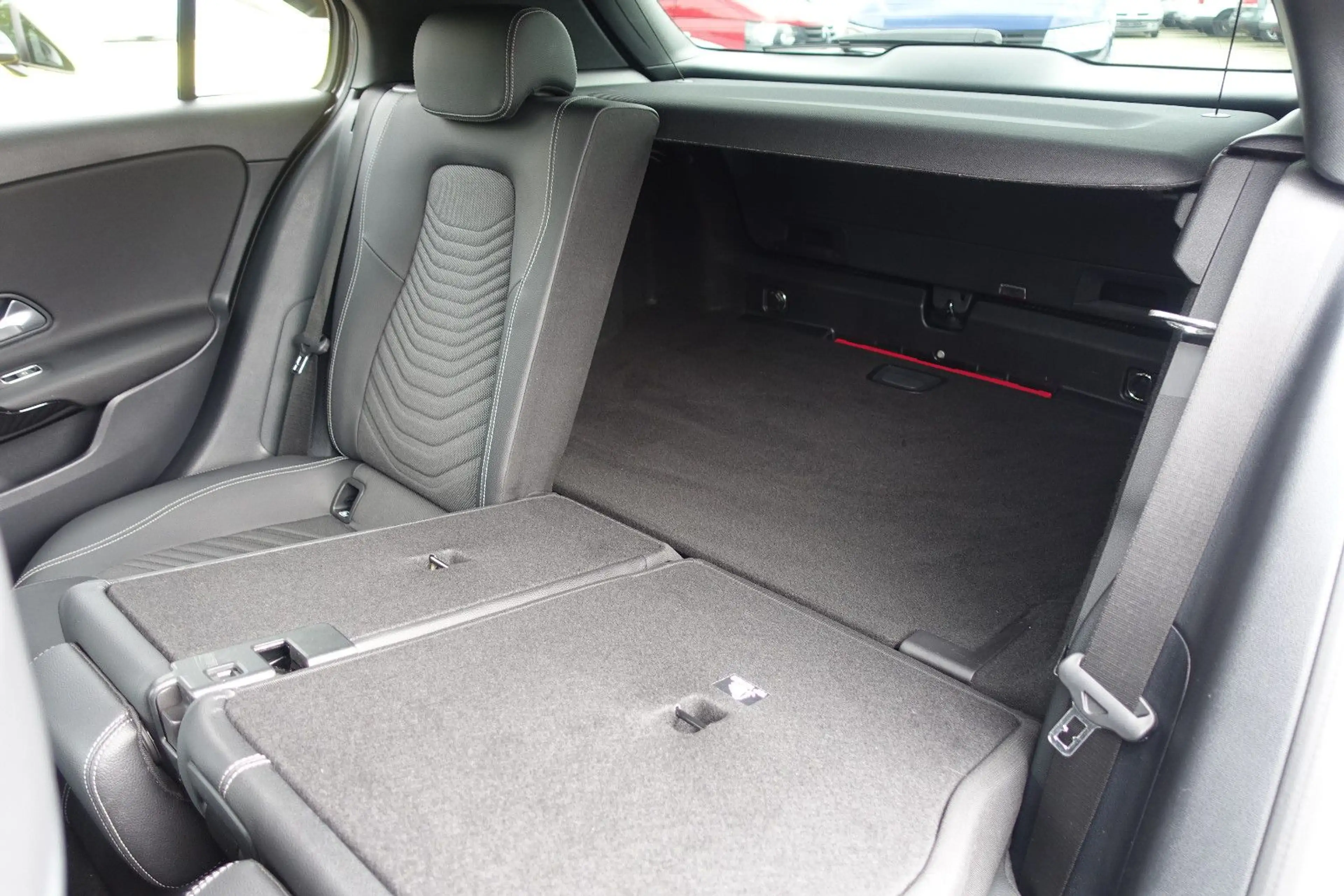 Mercedes-Benz A 180 d*LED High Perf*Tempomat*Leder*Navi*PDC* — photo 32