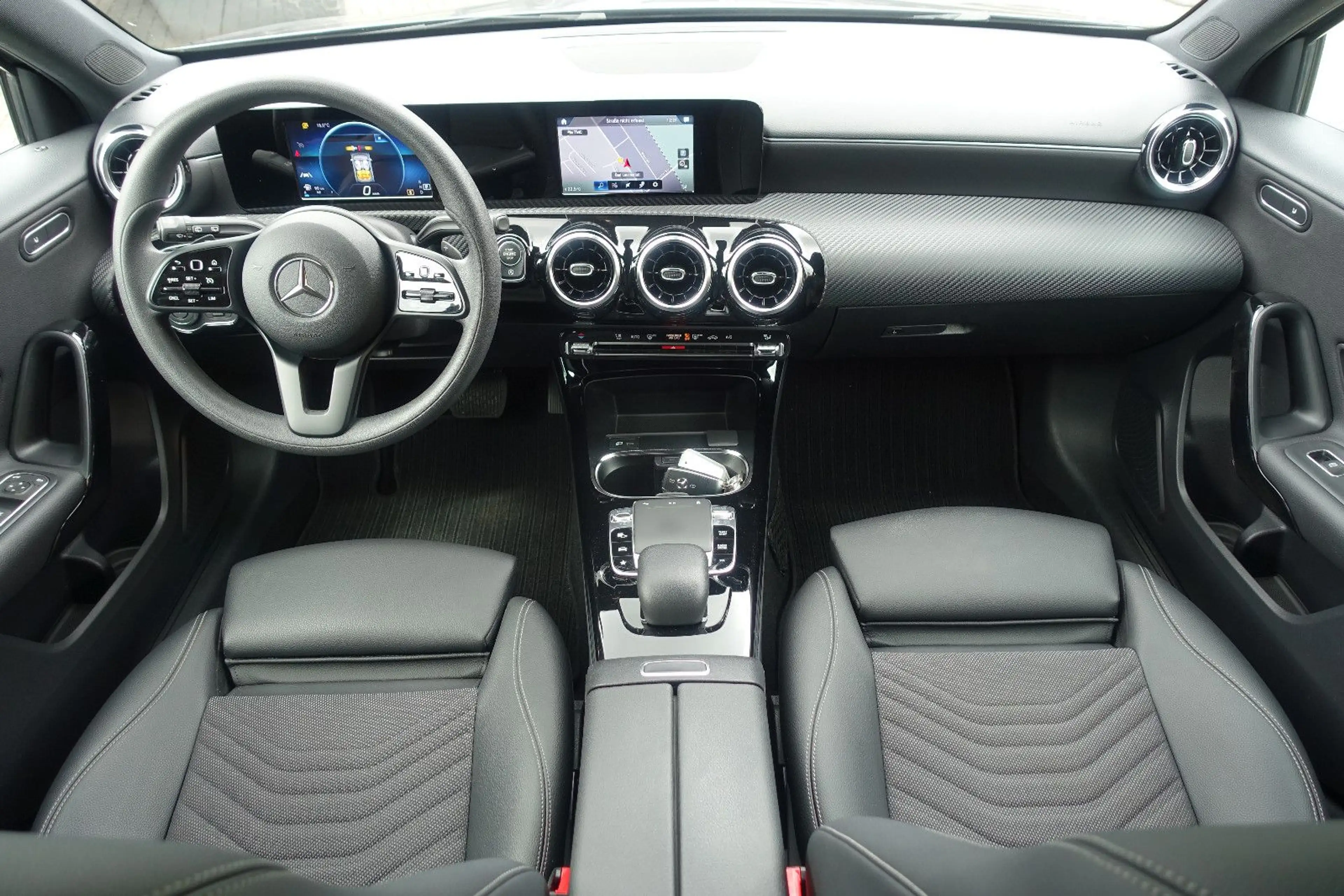 Mercedes-Benz A 180 d*LED High Perf*Tempomat*Leder*Navi*PDC* — photo 13