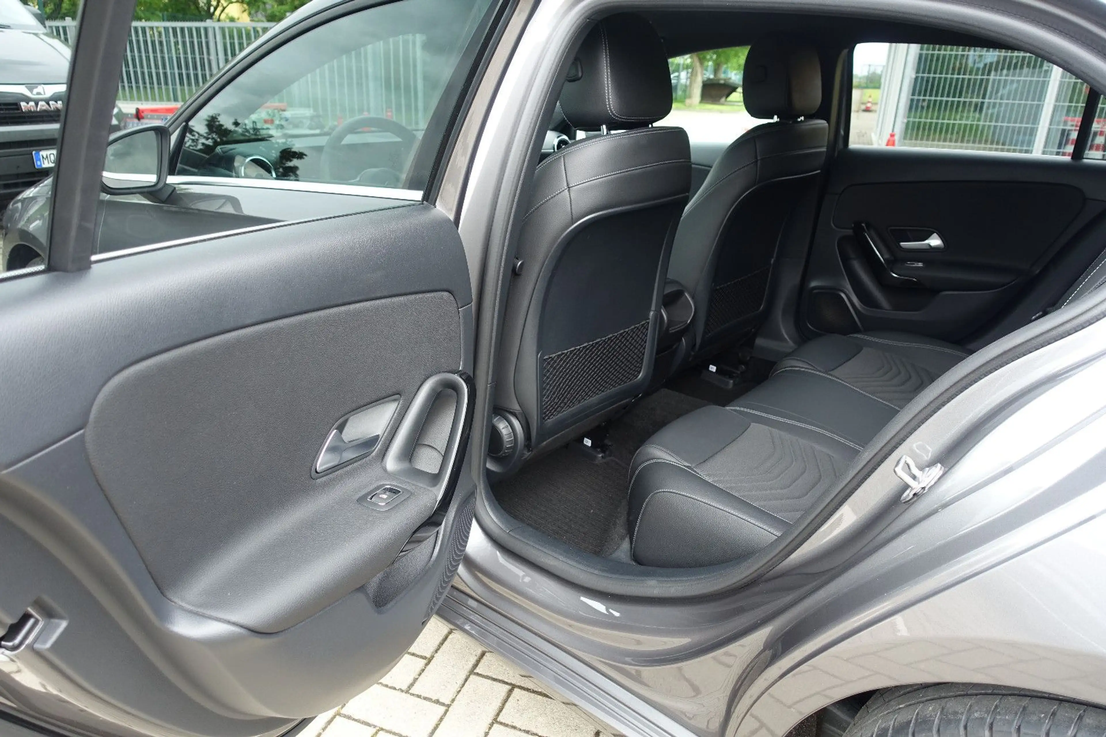 Mercedes-Benz A 180 d*LED High Perf*Tempomat*Leder*Navi*PDC* — photo 29
