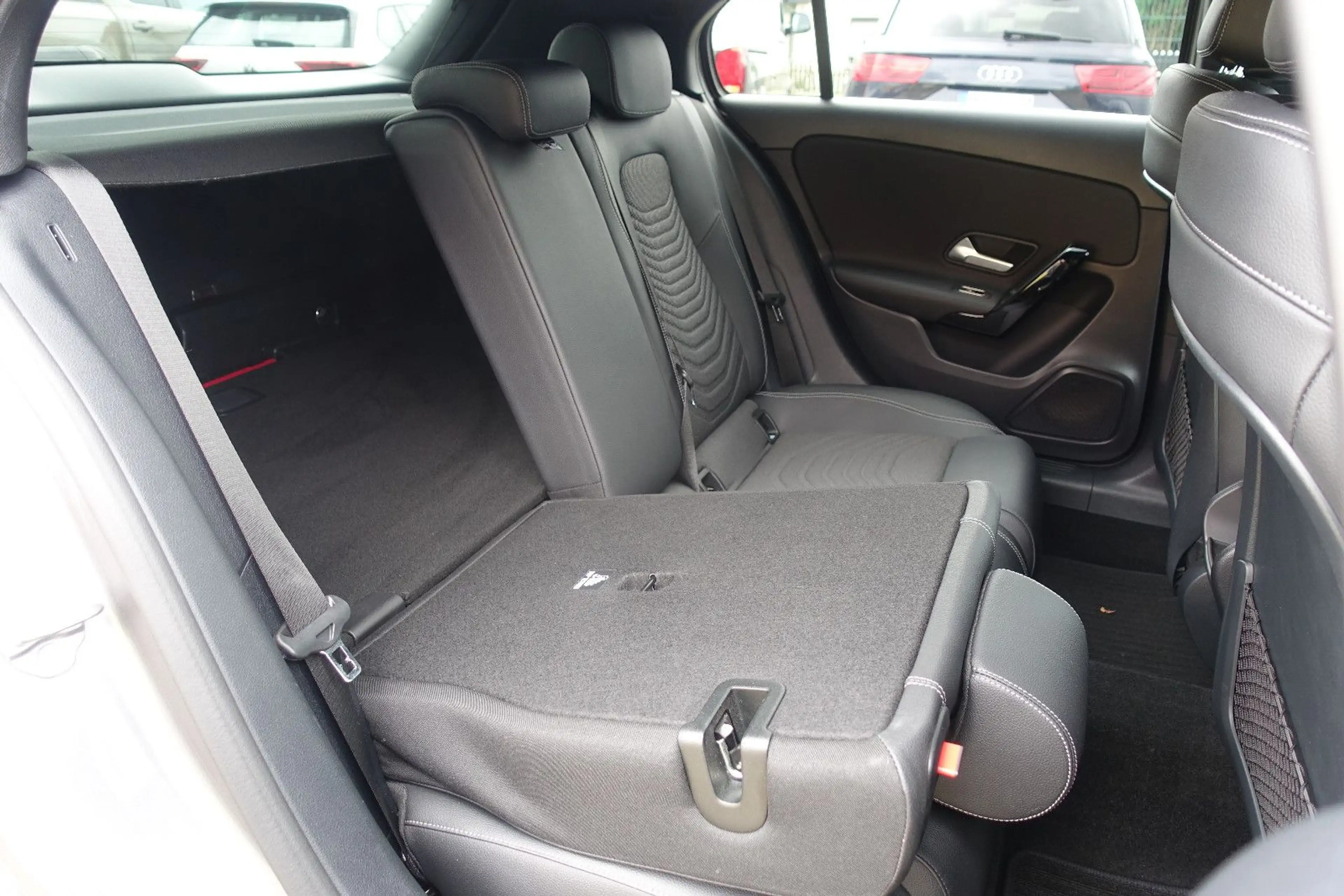 Mercedes-Benz A 180 d*LED High Perf*Tempomat*Leder*Navi*PDC* — photo 28