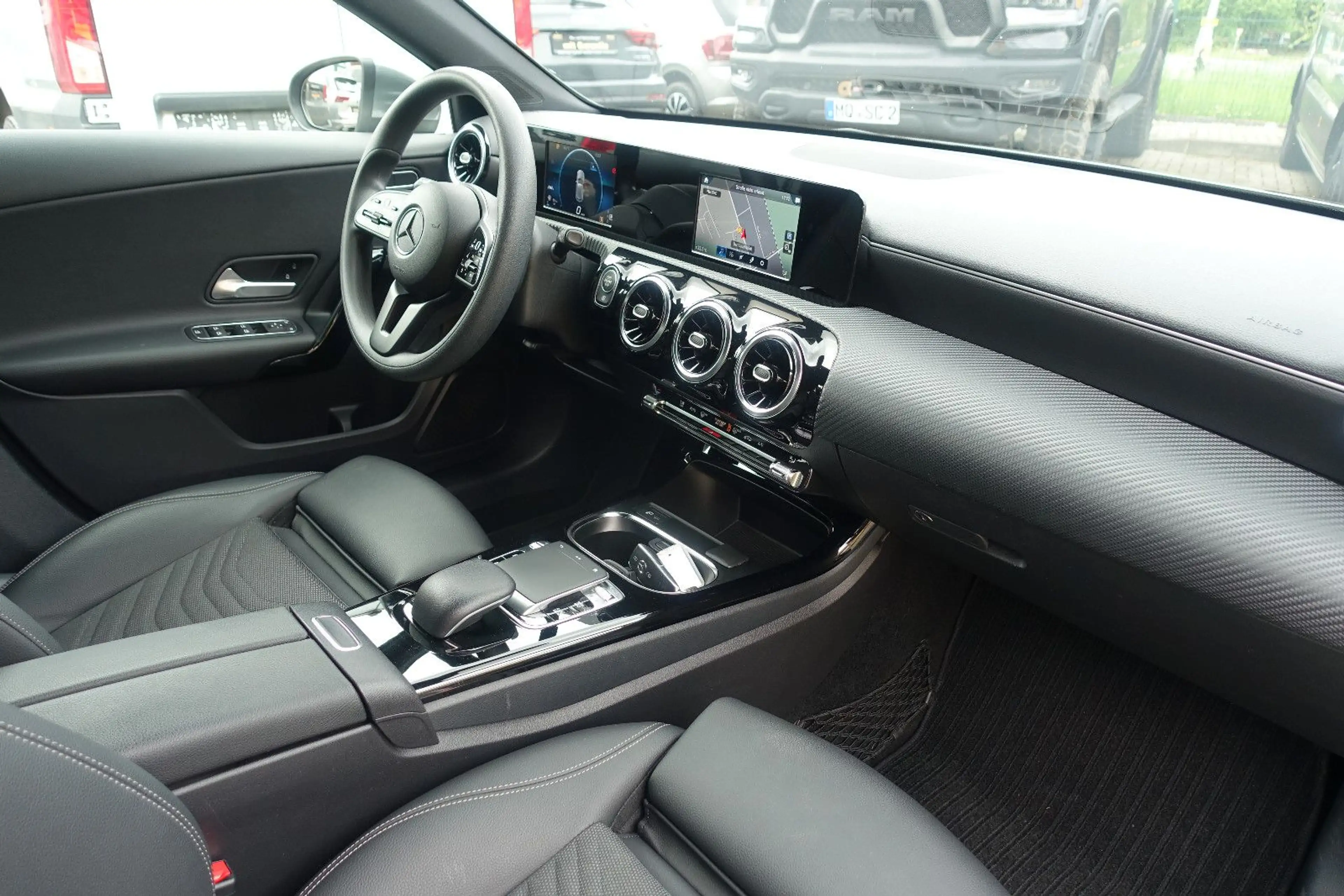 Mercedes-Benz A 180 d*LED High Perf*Tempomat*Leder*Navi*PDC* — photo 23