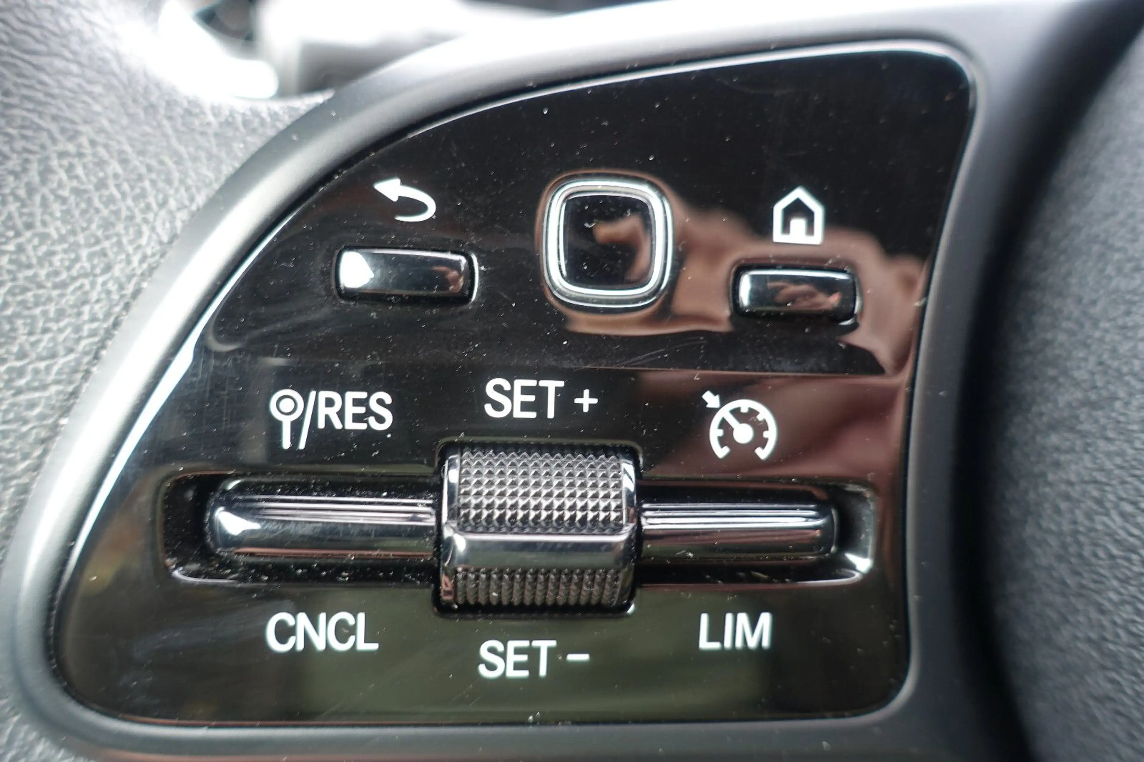 Mercedes-Benz A 180 d*LED High Perf*Tempomat*Leder*Navi*PDC* — photo 43