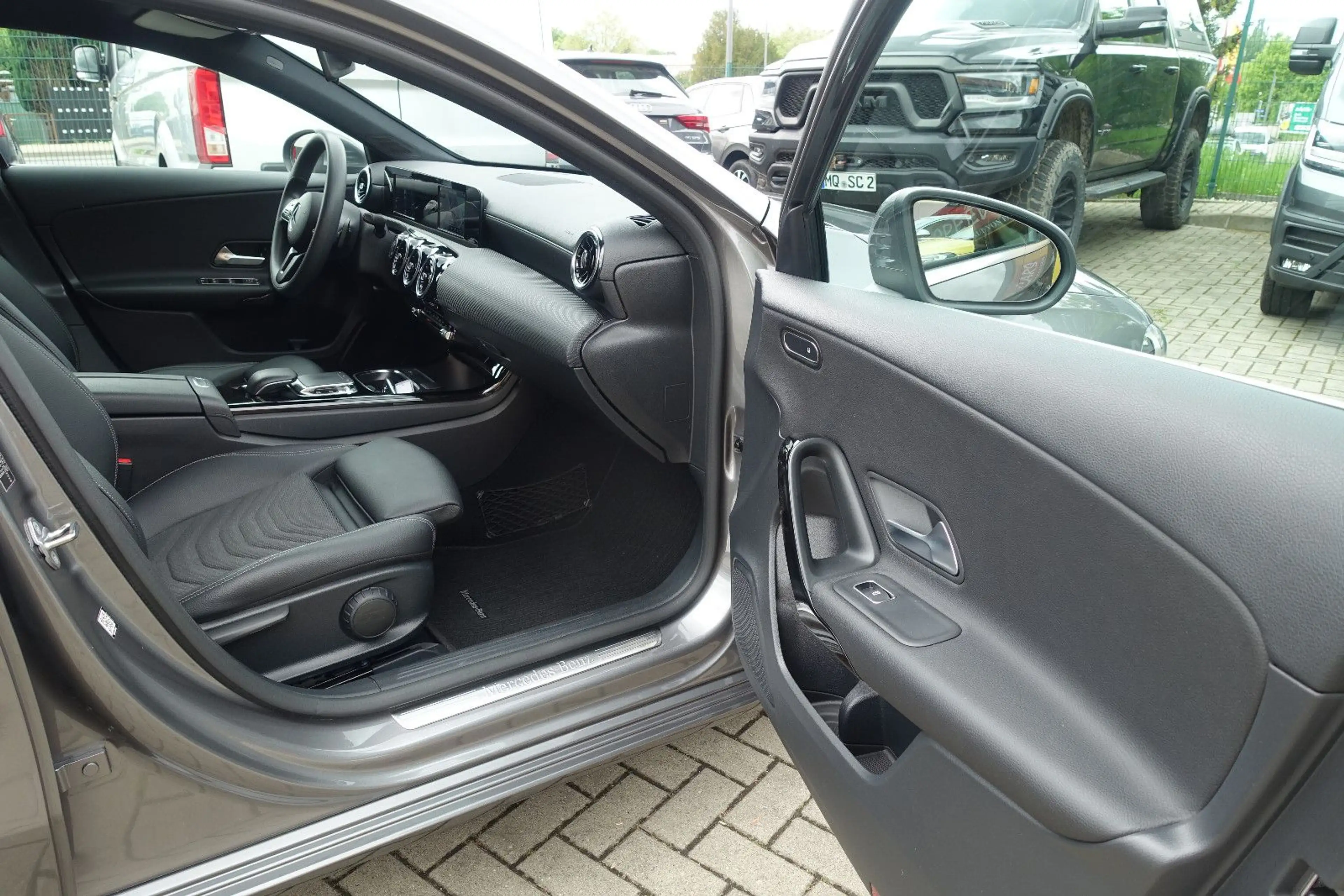 Mercedes-Benz A 180 d*LED High Perf*Tempomat*Leder*Navi*PDC* — photo 21