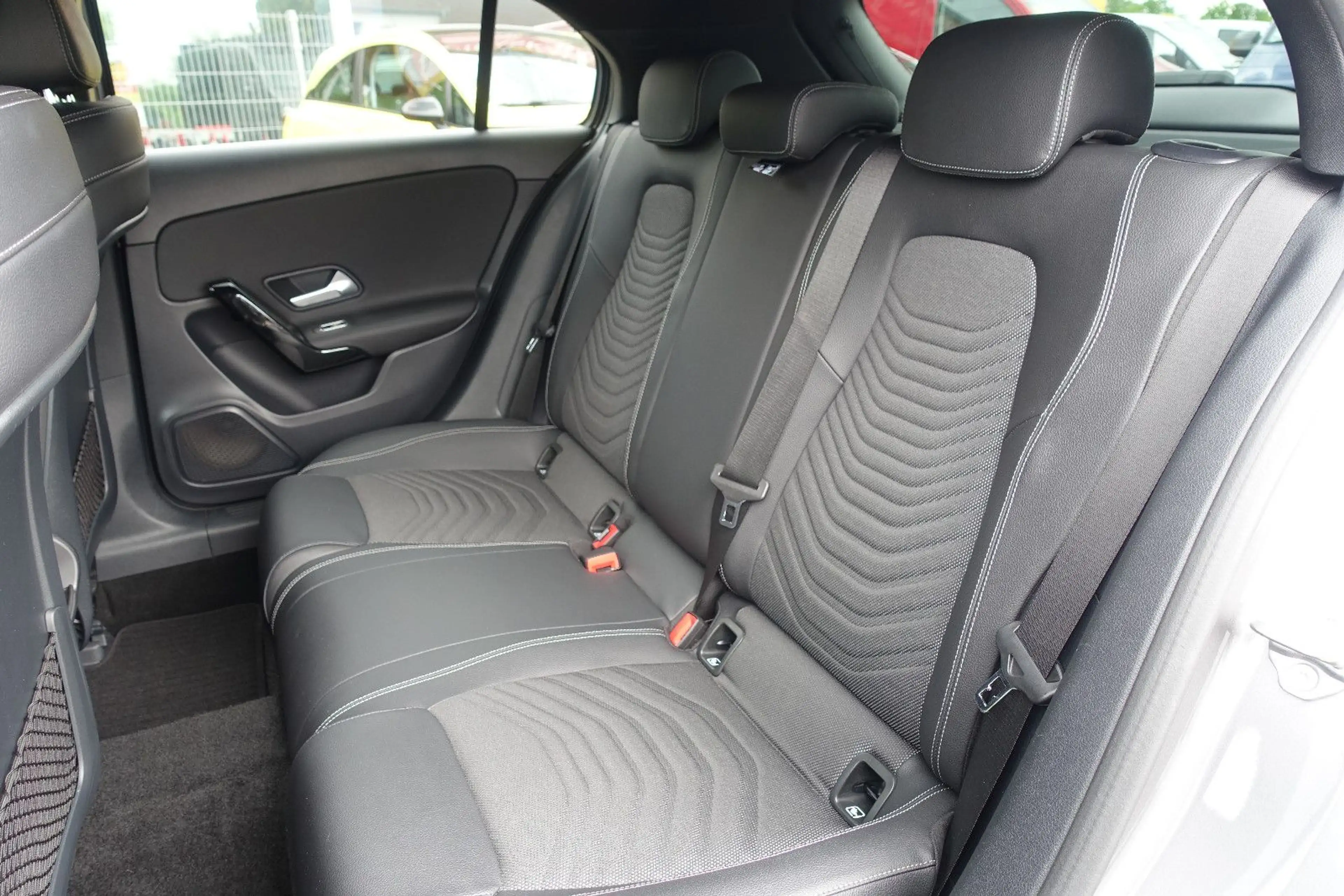 Mercedes-Benz A 180 d*LED High Perf*Tempomat*Leder*Navi*PDC* — photo 30