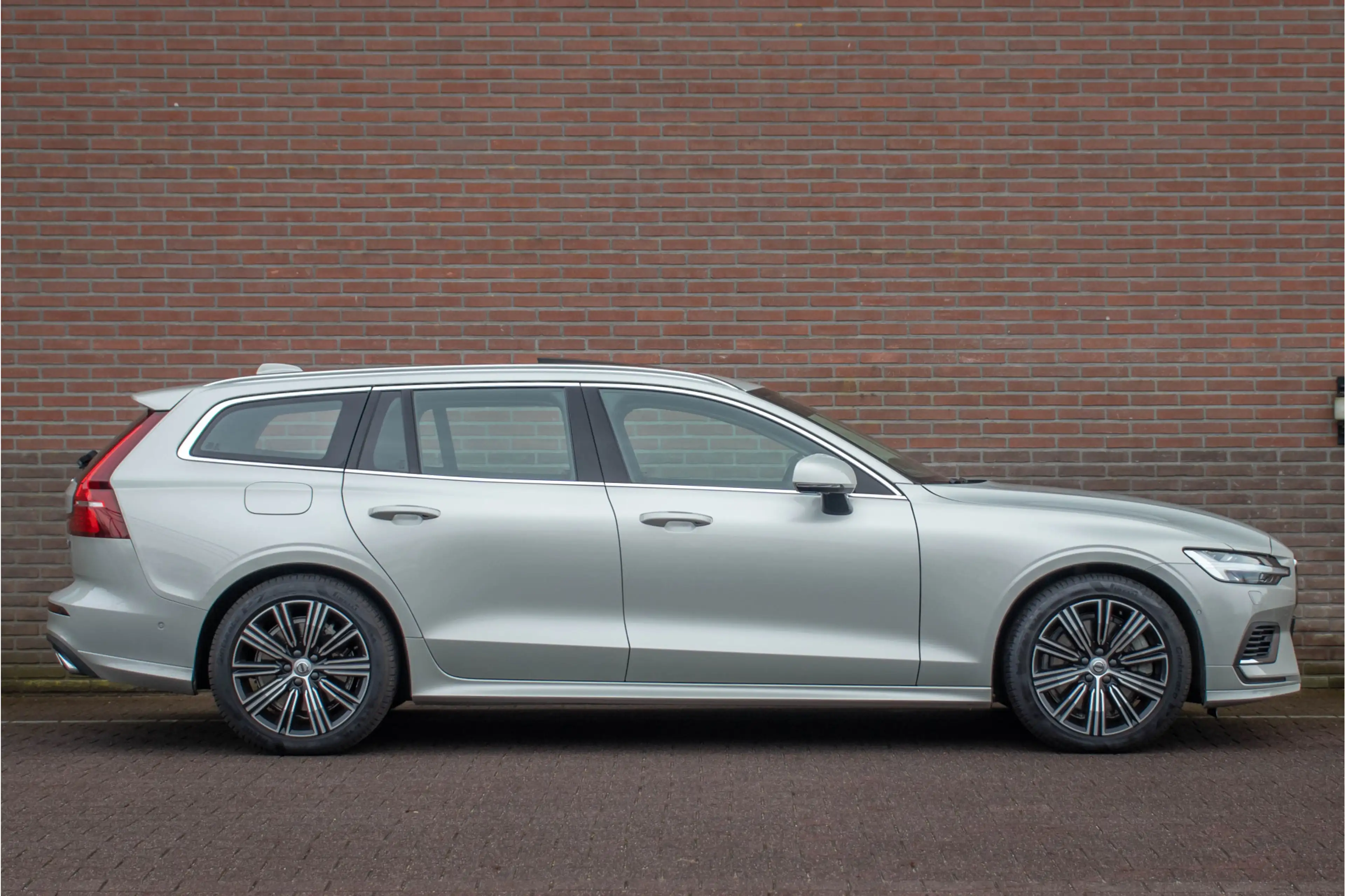 Volvo V60 T8 Twin Engine Inscription, Bowers & Wilkins, Stoe — photo 15