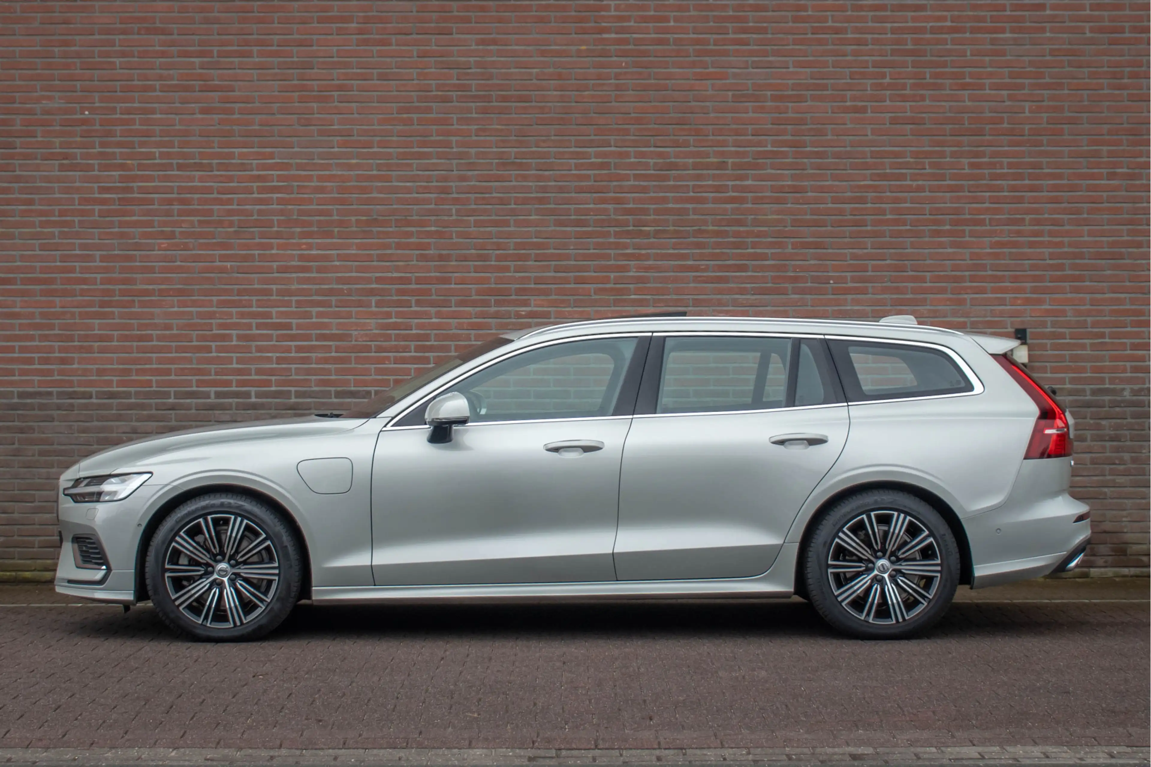 Volvo V60 T8 Twin Engine Inscription, Bowers & Wilkins, Stoe — photo 16