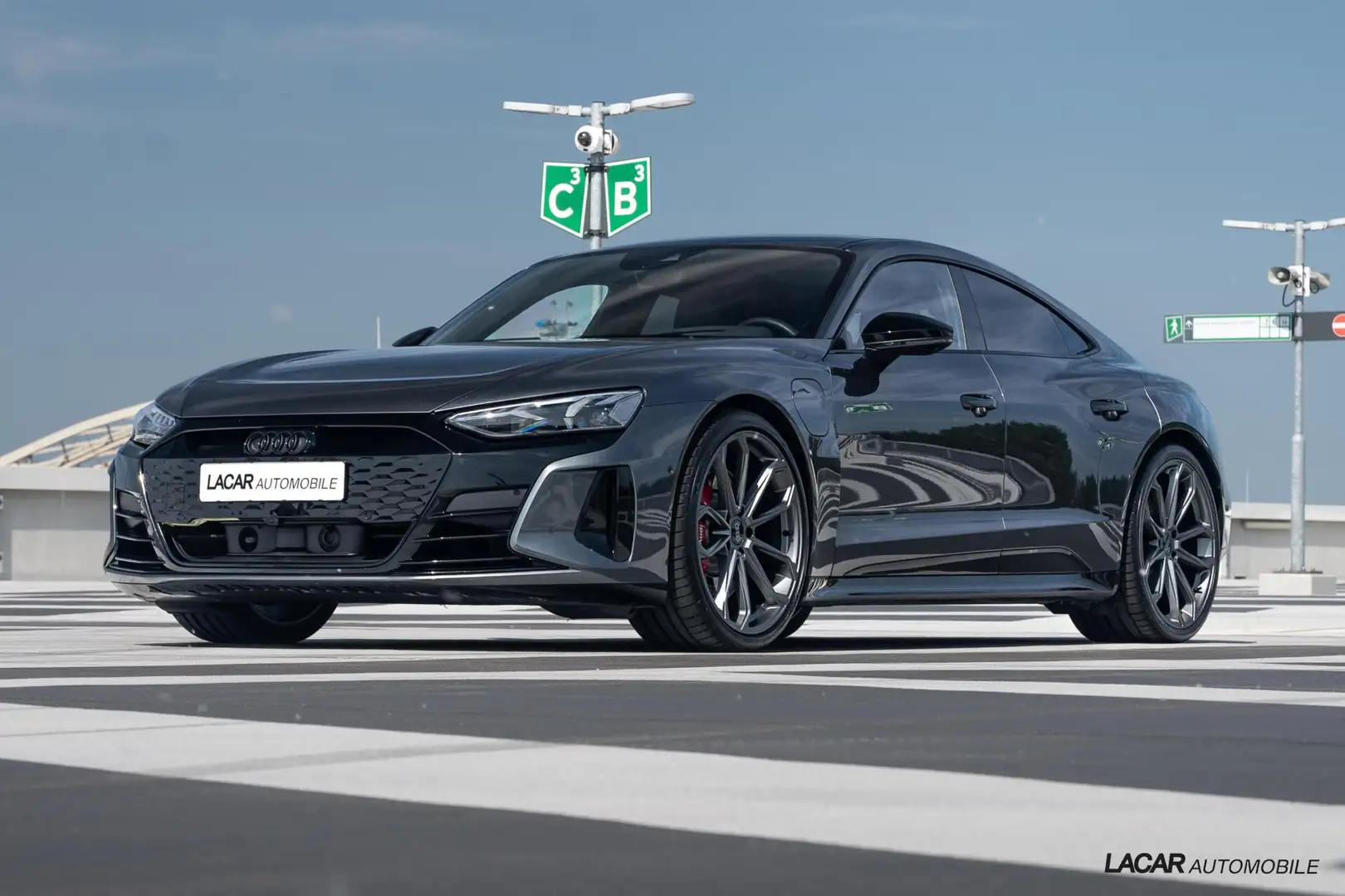 Audi RS e-tron GT 598pk I 4WS I Carbon I Pano I 22 inch Grijs - 2