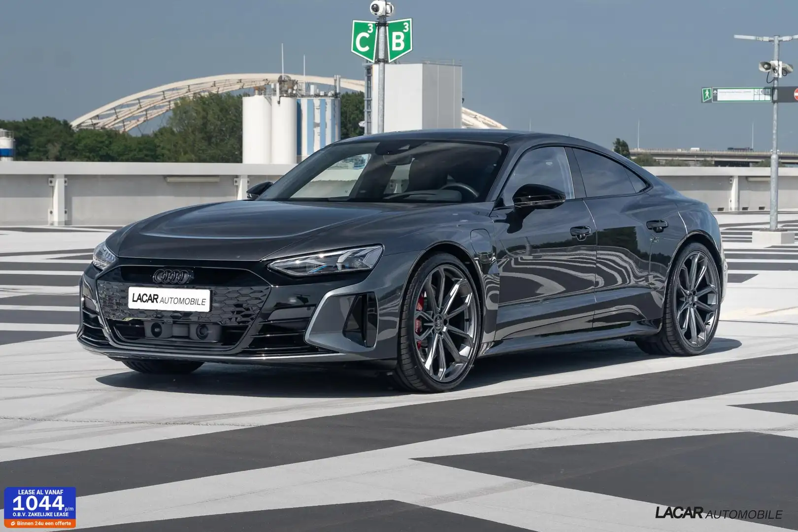 Audi RS e-tron GT 598pk I 4WS I Carbon I Pano I 22 inch Grijs - 1