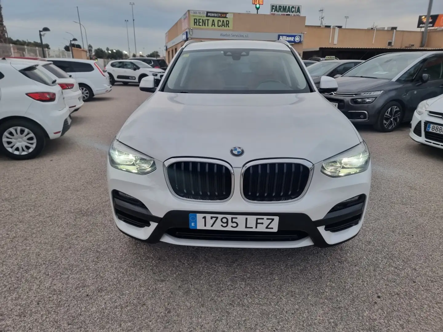 BMW X3 sDrive 18dA Business Weiß - 2