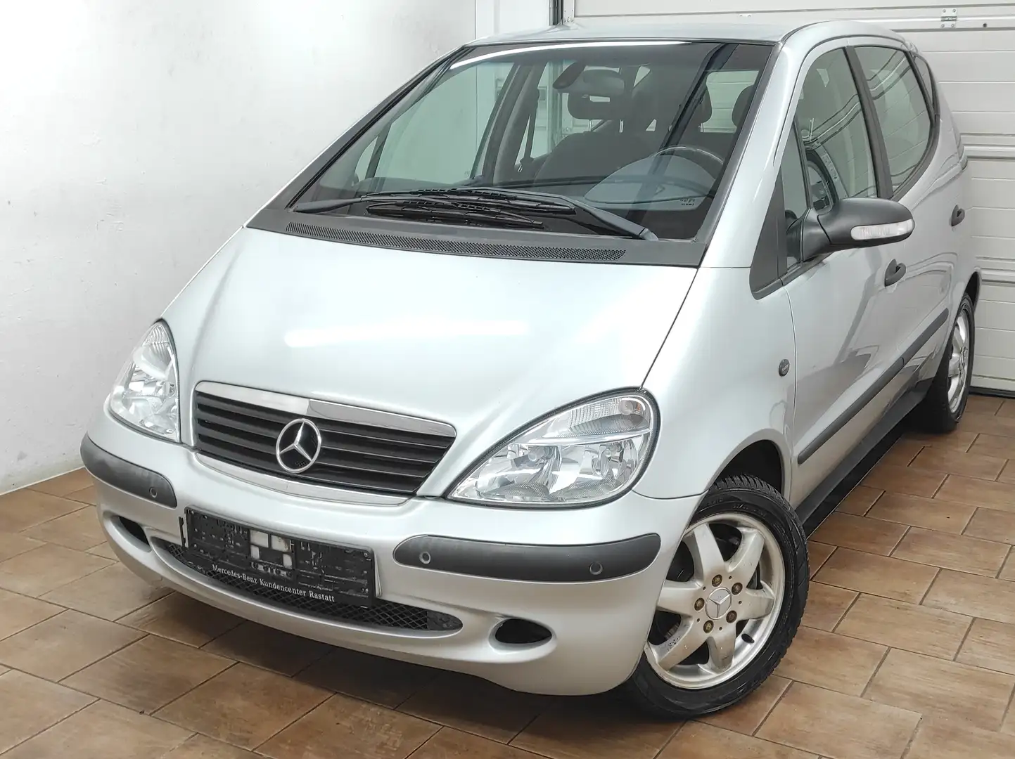 Mercedes-Benz A 160 LANG 33-TKM AUTOMATIK KLIMA SHZ PDCv+h ALLWETTER Silber - 1