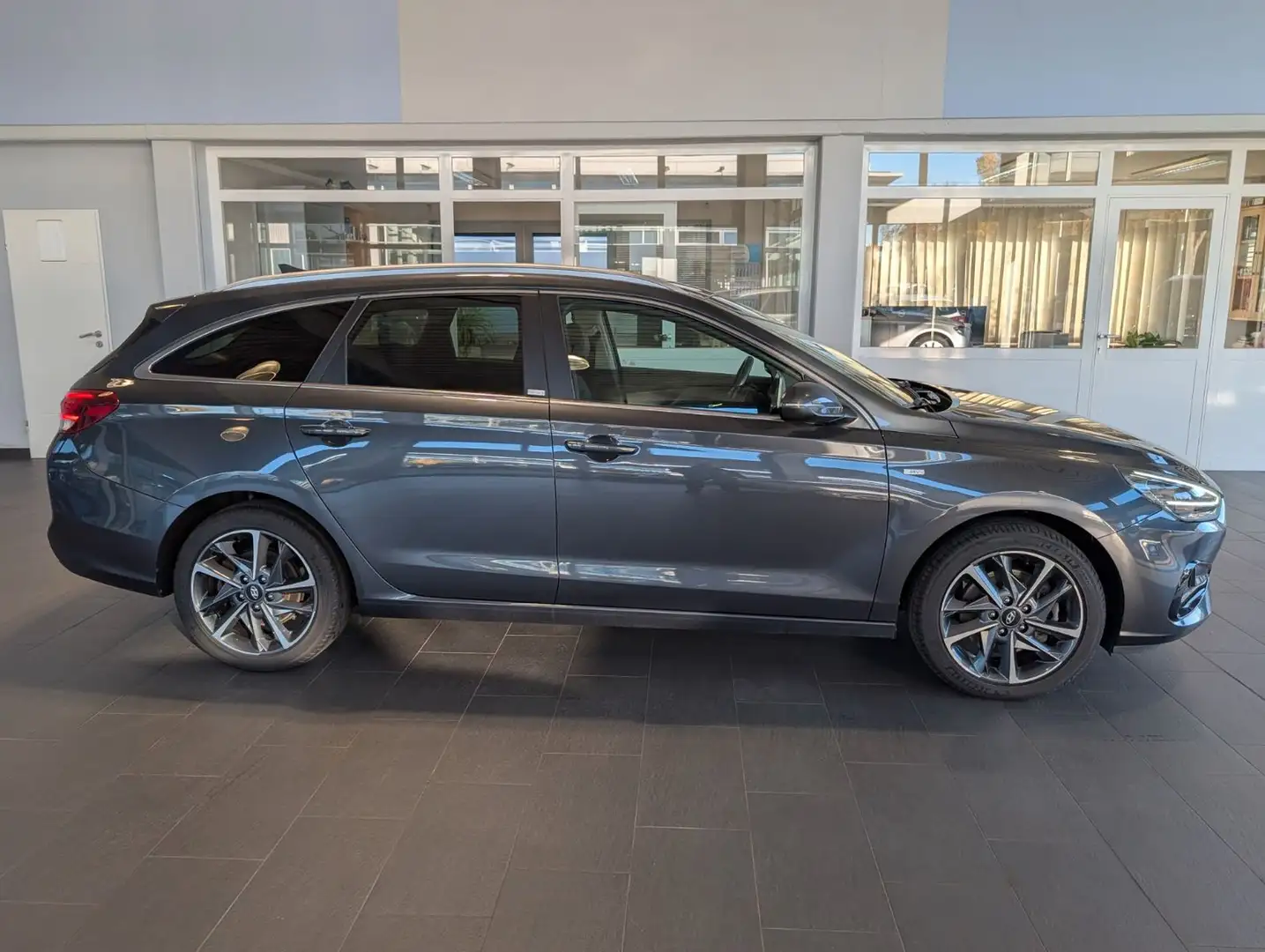 Hyundai i30 CRDi Prime Aut.*Navi*Kamera*Sitzh.*LED*ACC* Grau - 2