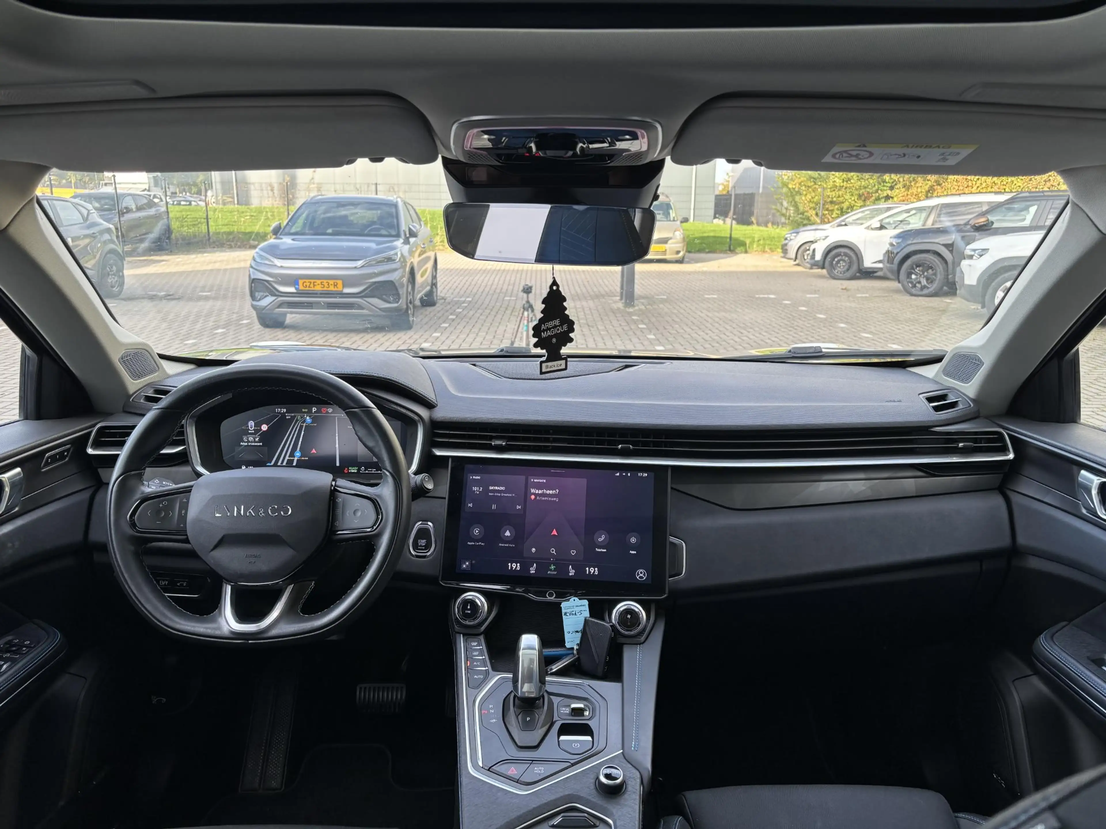 Lynk & Co 01 1.5 l Trekhaak l Panoramadak | — photo 3