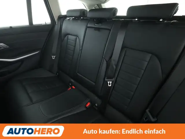 BMW 3 Series view 14