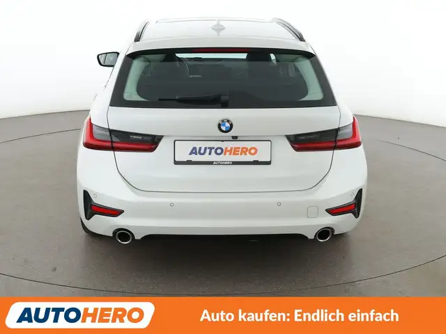 BMW 3 Series view 5