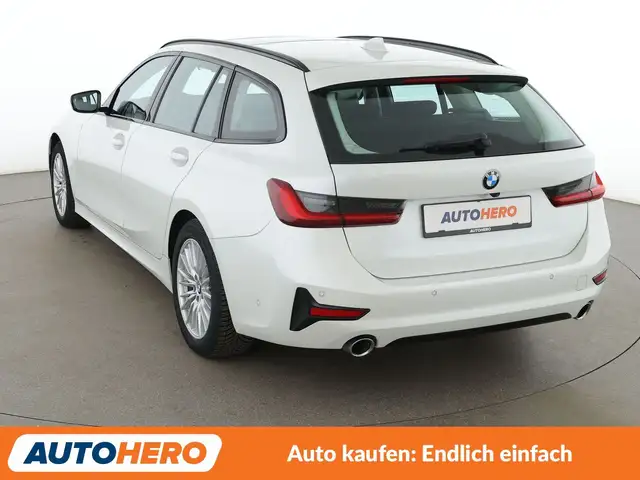 BMW 3 Series view 4
