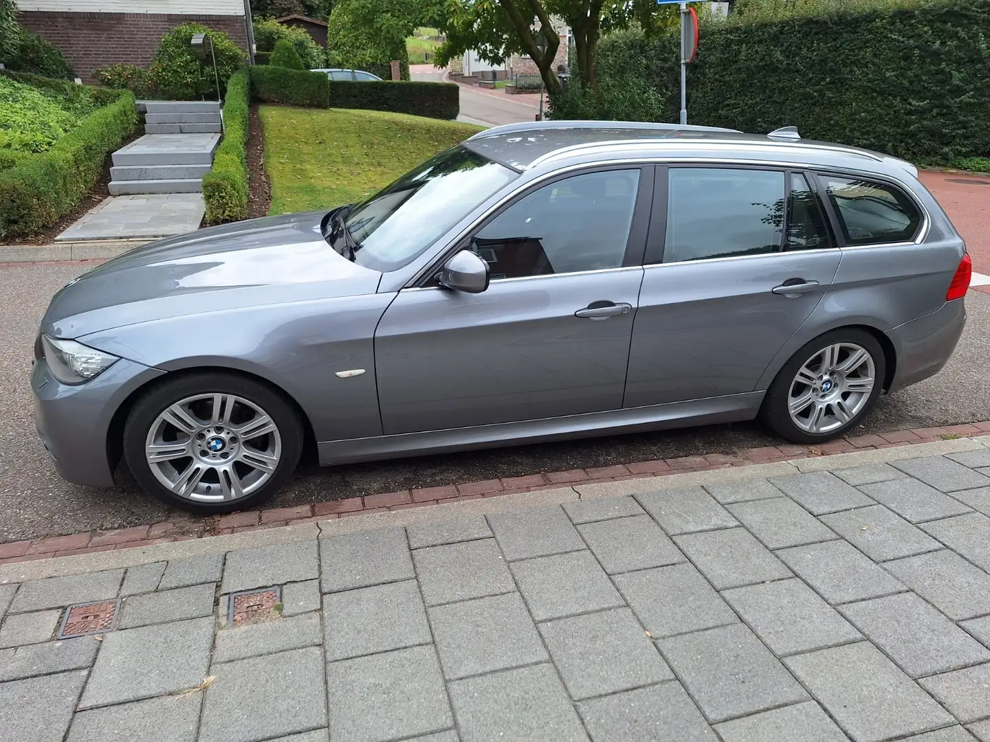 BMW 330 318i M sport edition automaat Gris - 2