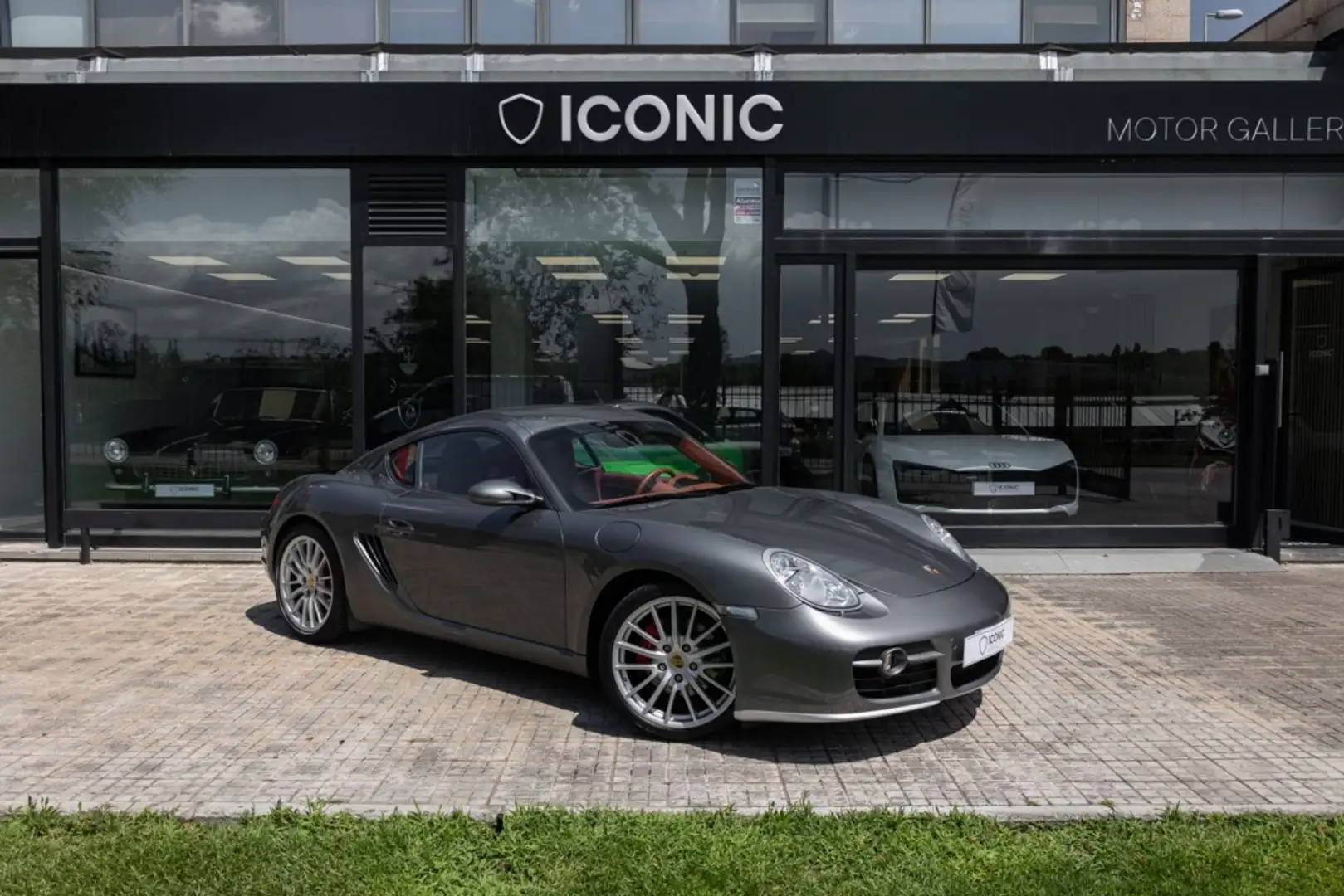 Porsche Cayman S siva - 1