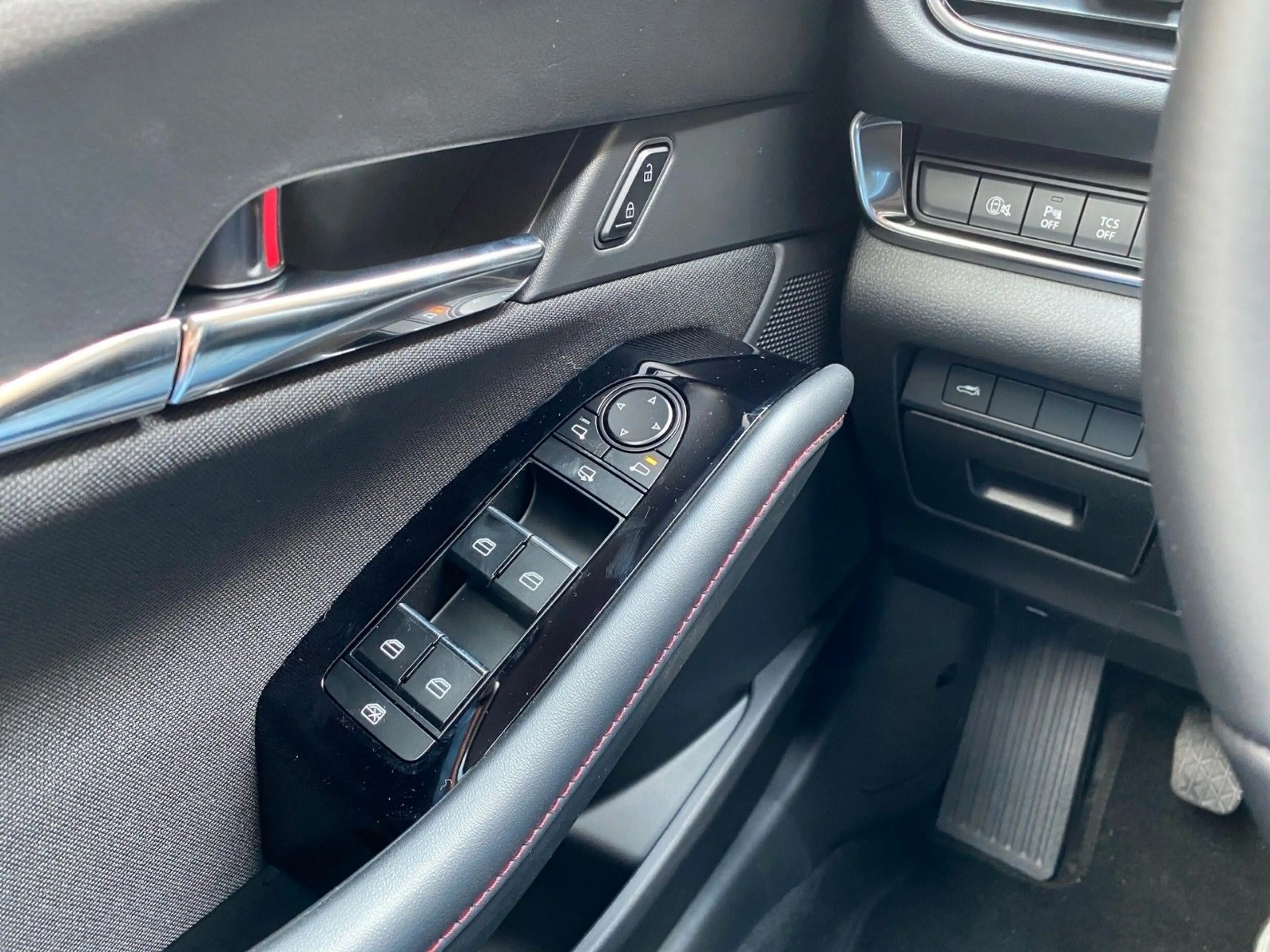 Mazda CX-30 — photo 15