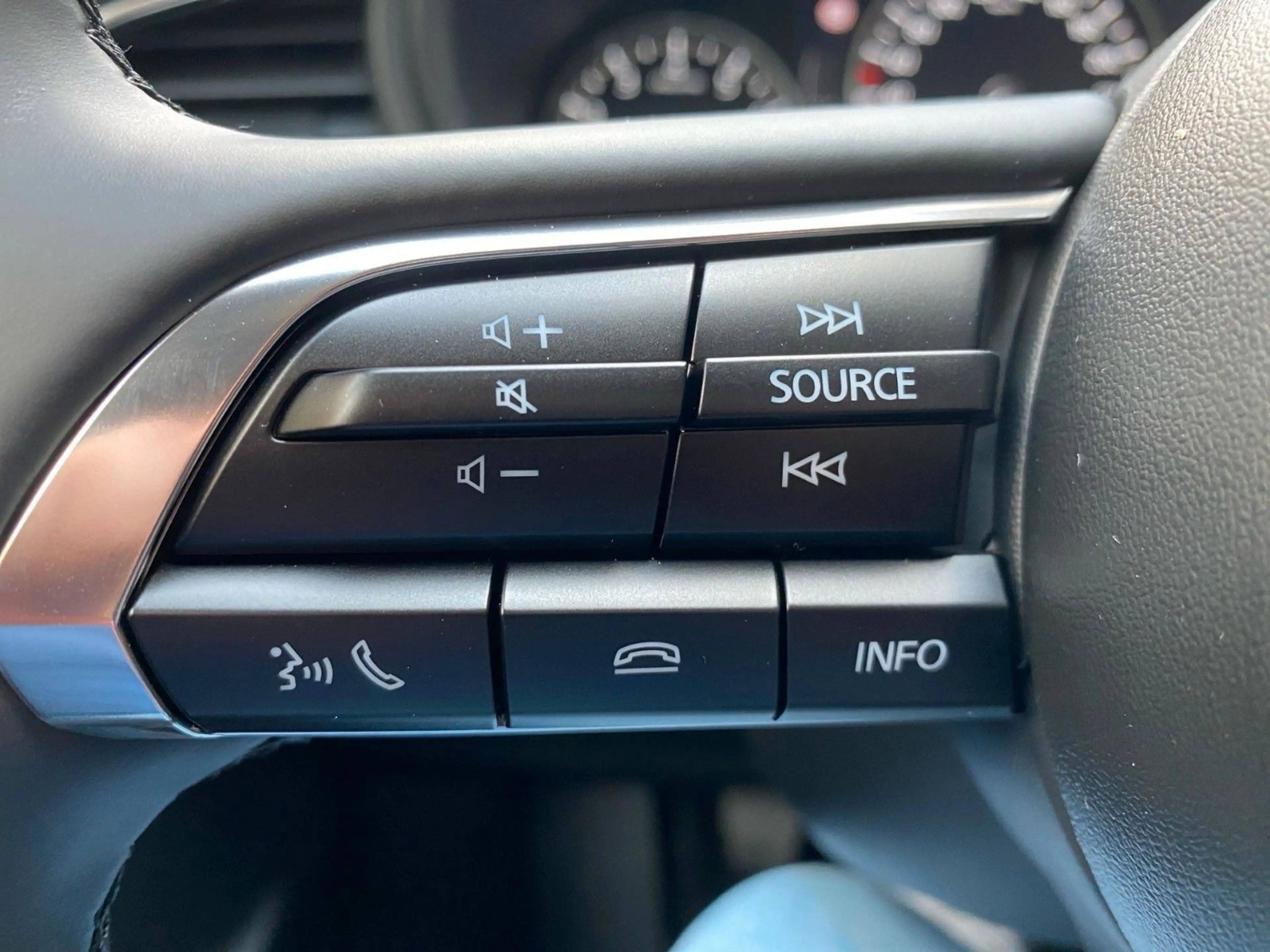 Mazda CX-30 — photo 10