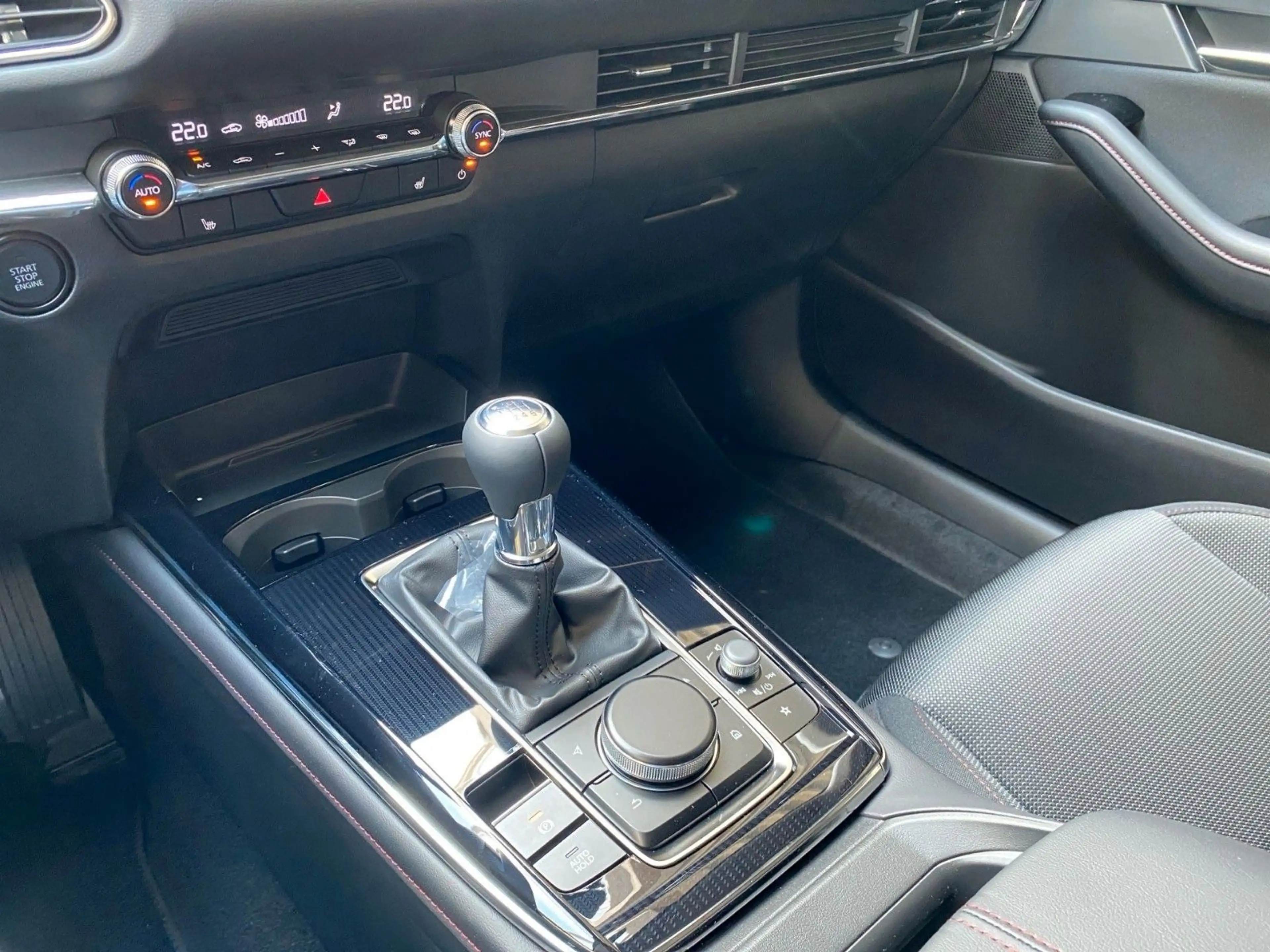Mazda CX-30 — photo 13