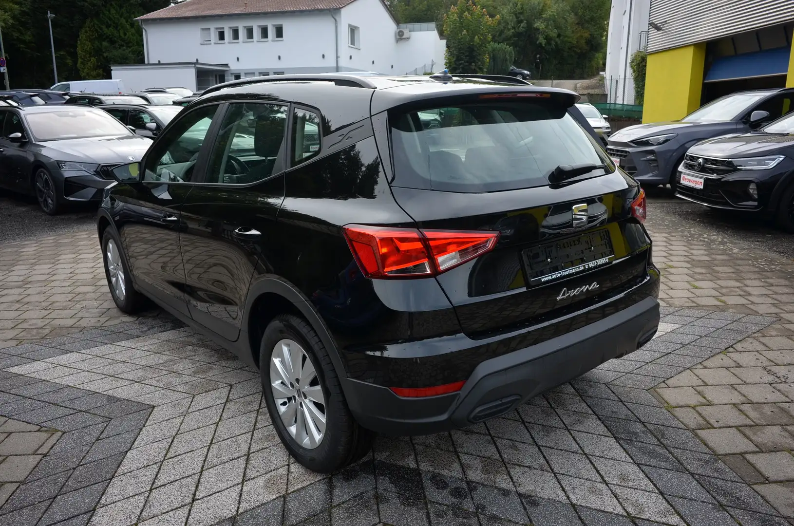 SEAT Arona 1.0 TSI 5JGAR+AHK+PDC+SITZH+KLIMA+16" Alu Schwarz - 2