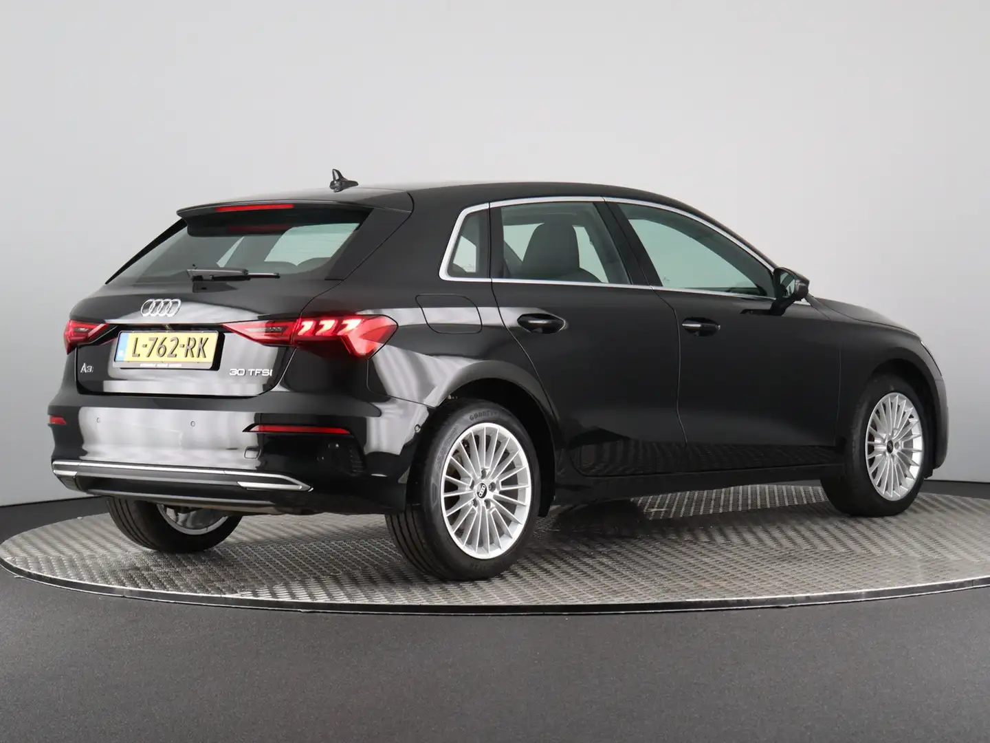 Audi A3 Sportback 30 TFSI Advanced edition (NL-Auto / Led Negro - 2