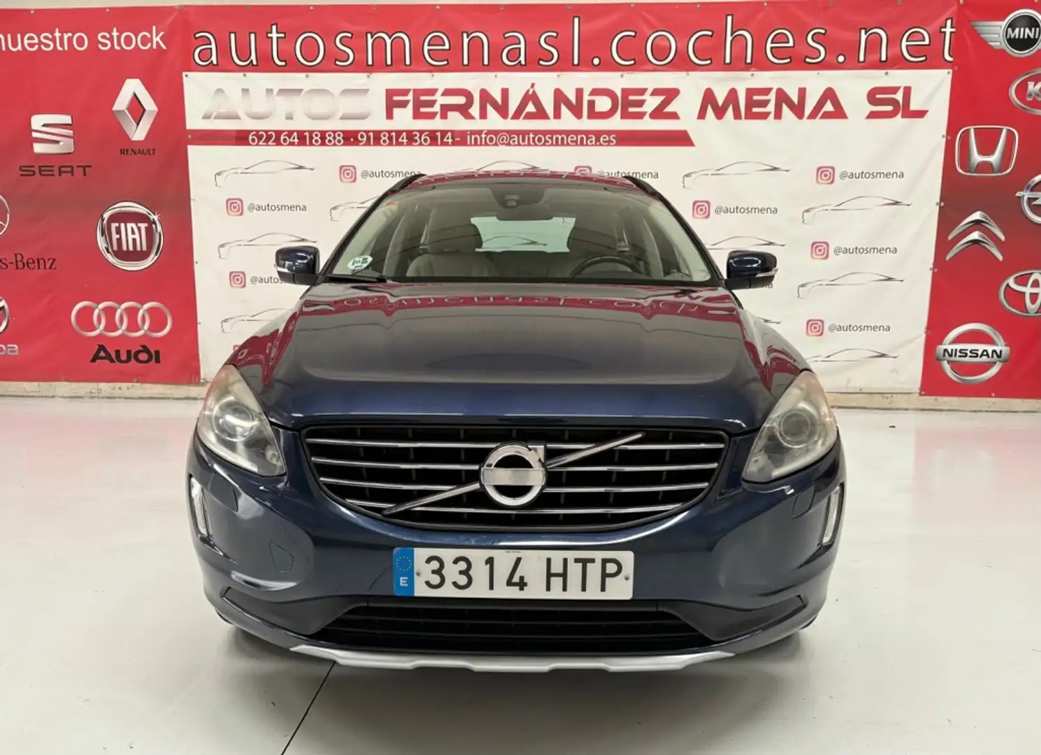 Volvo XC60 D4 Momentum AWD 181 Bleu - 2