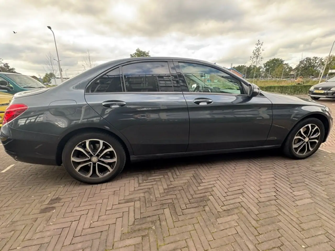 2015 Mercedes-Benz C 350 C 350e Lease Edition, photograph 3