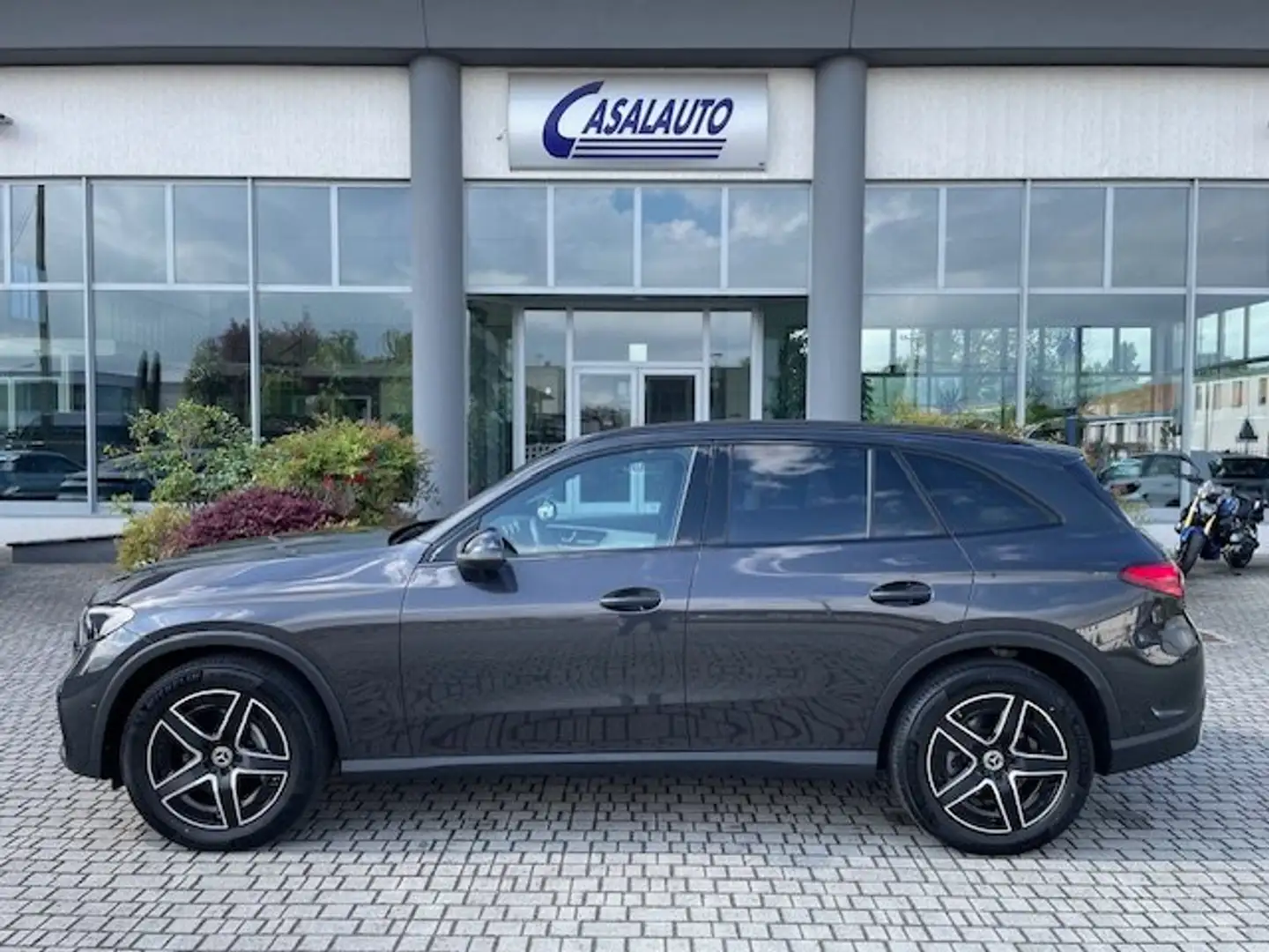 Mercedes-Benz GLC 200 AMG Line Advanced Plus 4matic auto P.NIGHT/GANCIO Szürke - 1