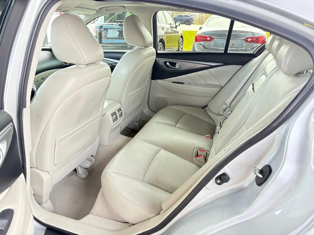Infiniti Q50 снимка Infiniti Q50