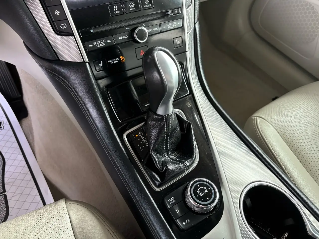 Infiniti Q50 снимка Infiniti Q50