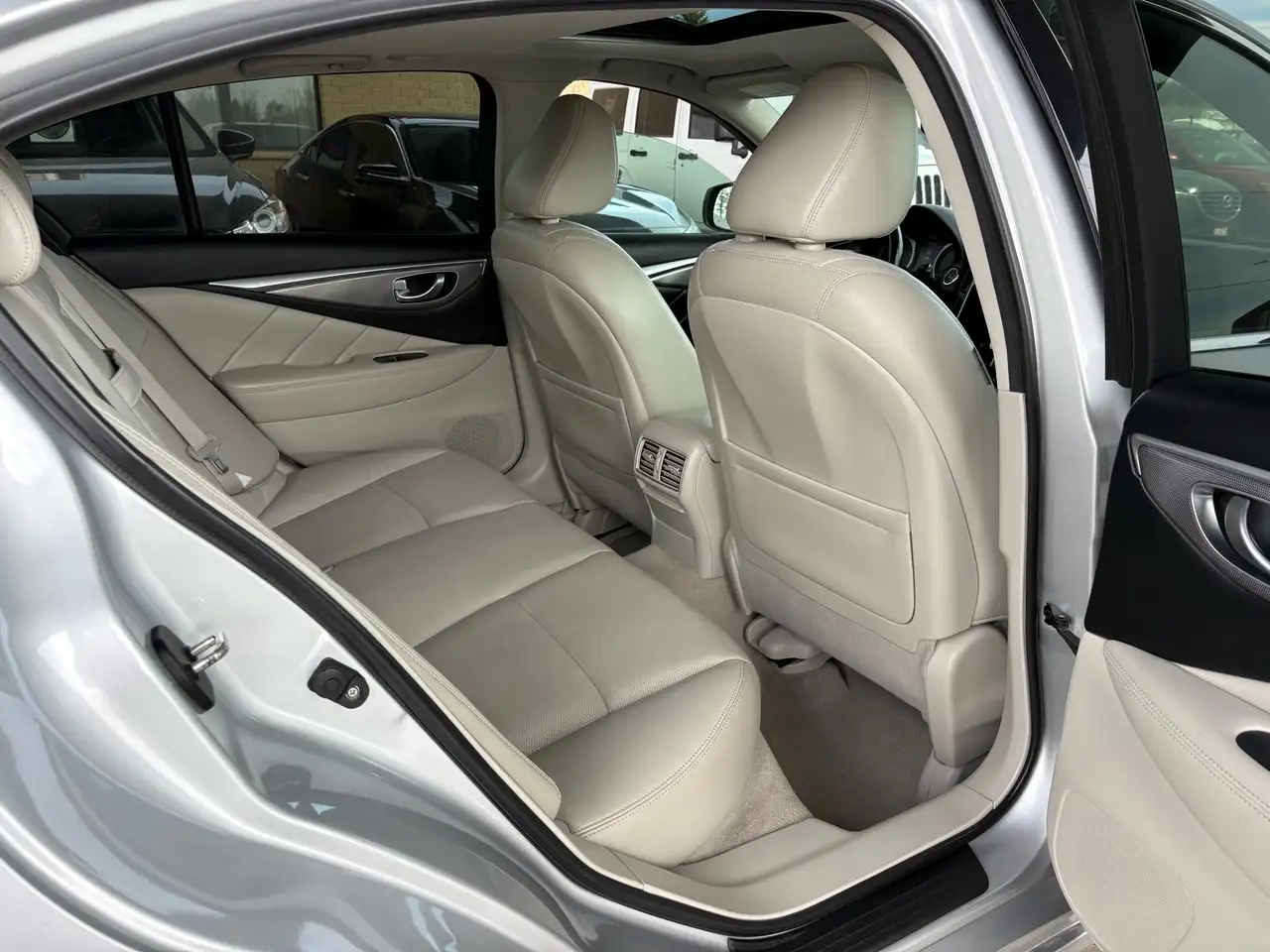Infiniti Q50 снимка Infiniti Q50